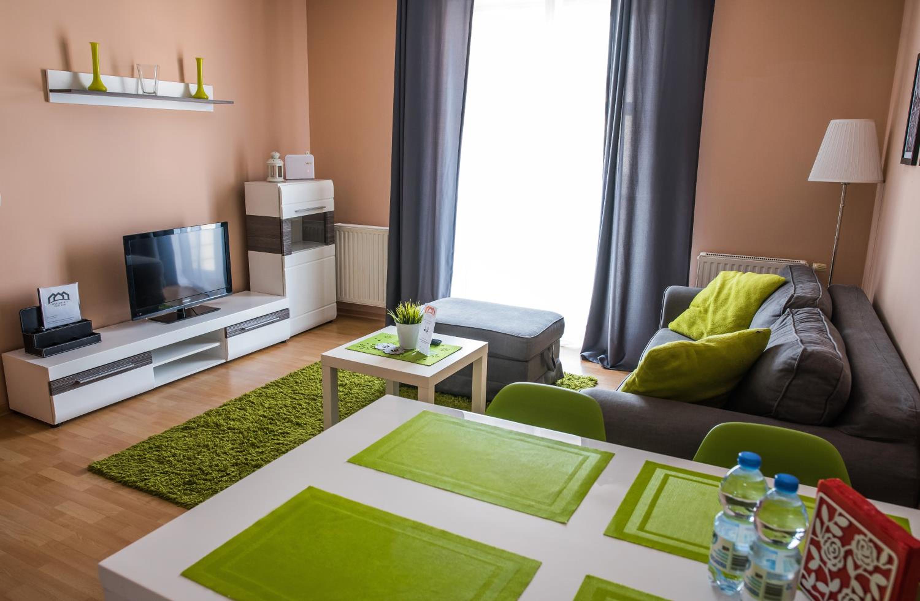 Apartment with Balcony photo 3