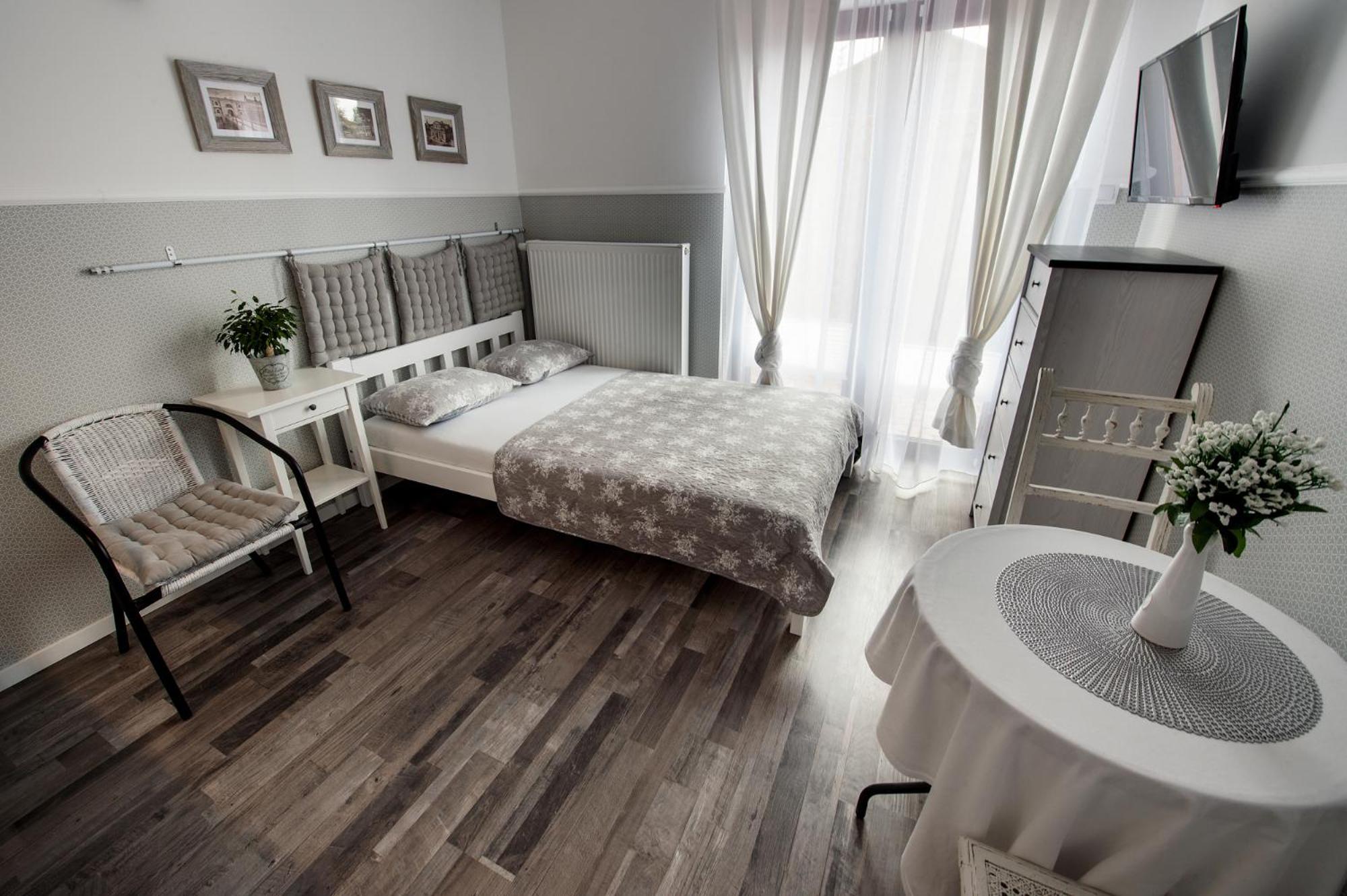 Double Room with Private Bathroom photo 2