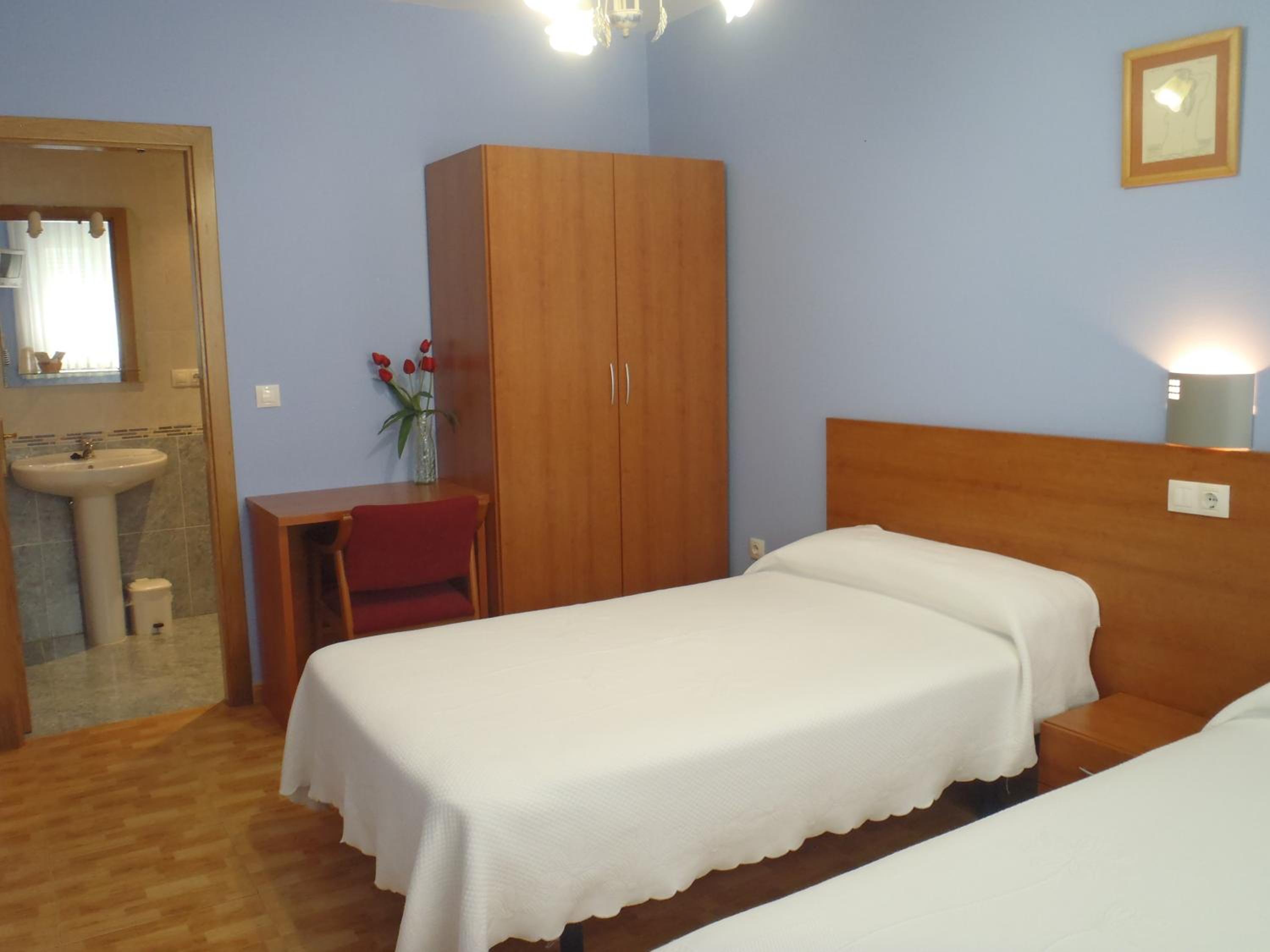 Twin Room with Bathroom photo 2