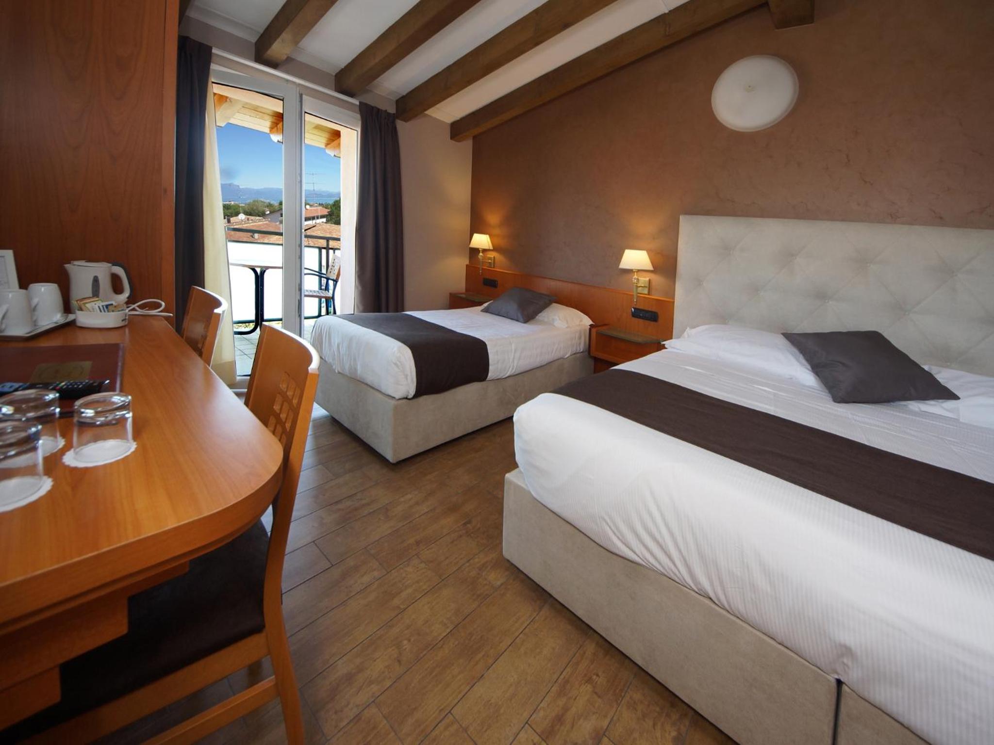 Triple Room with Balcony - Photo 4