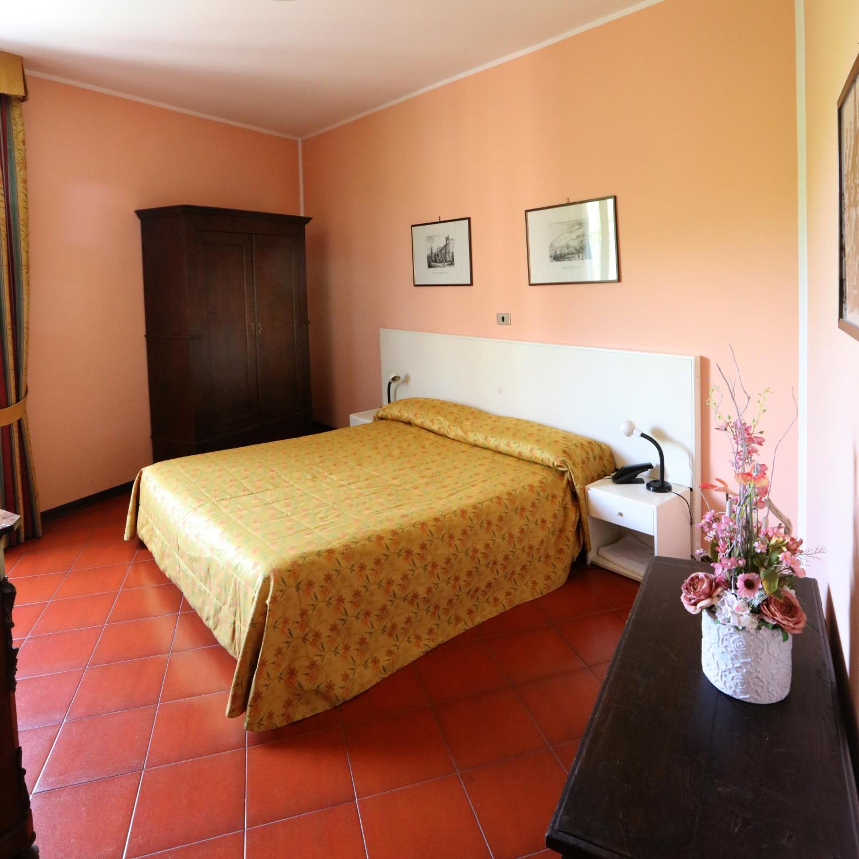 Double or Twin Room photo 3