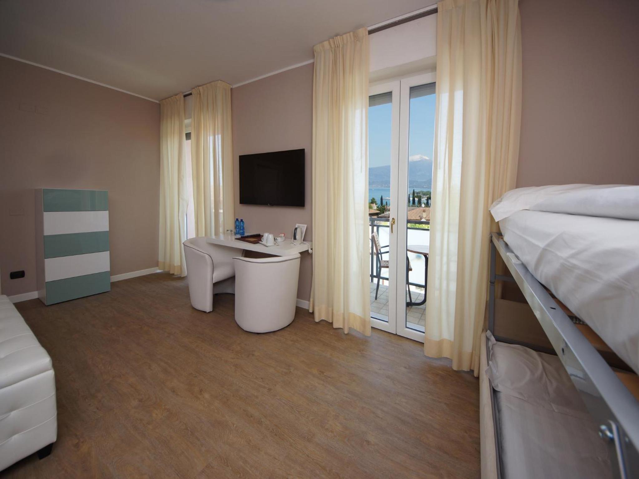 Superior Quadruple Room - Photo 4