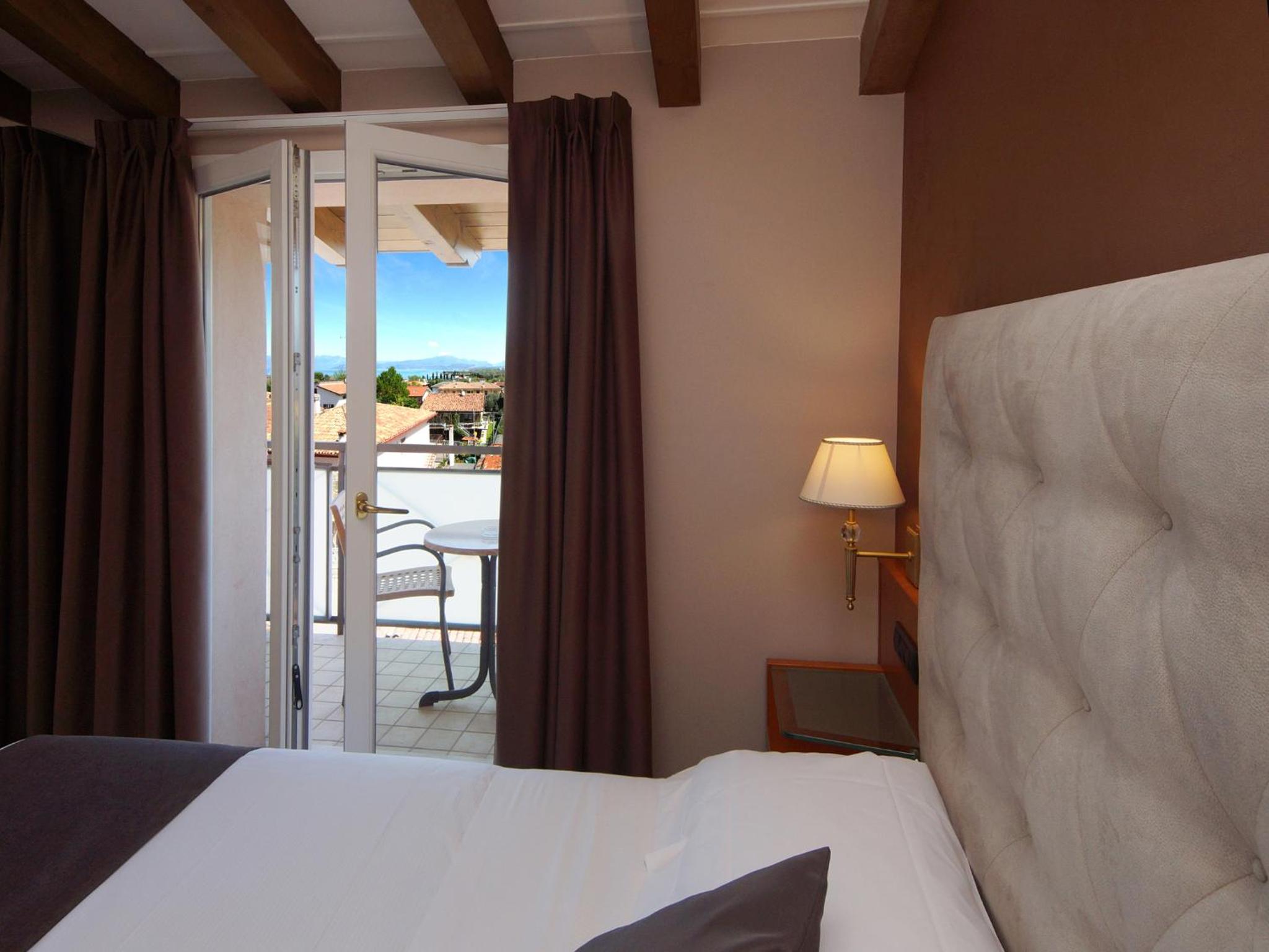 Double Room with Balcony - Photo 4