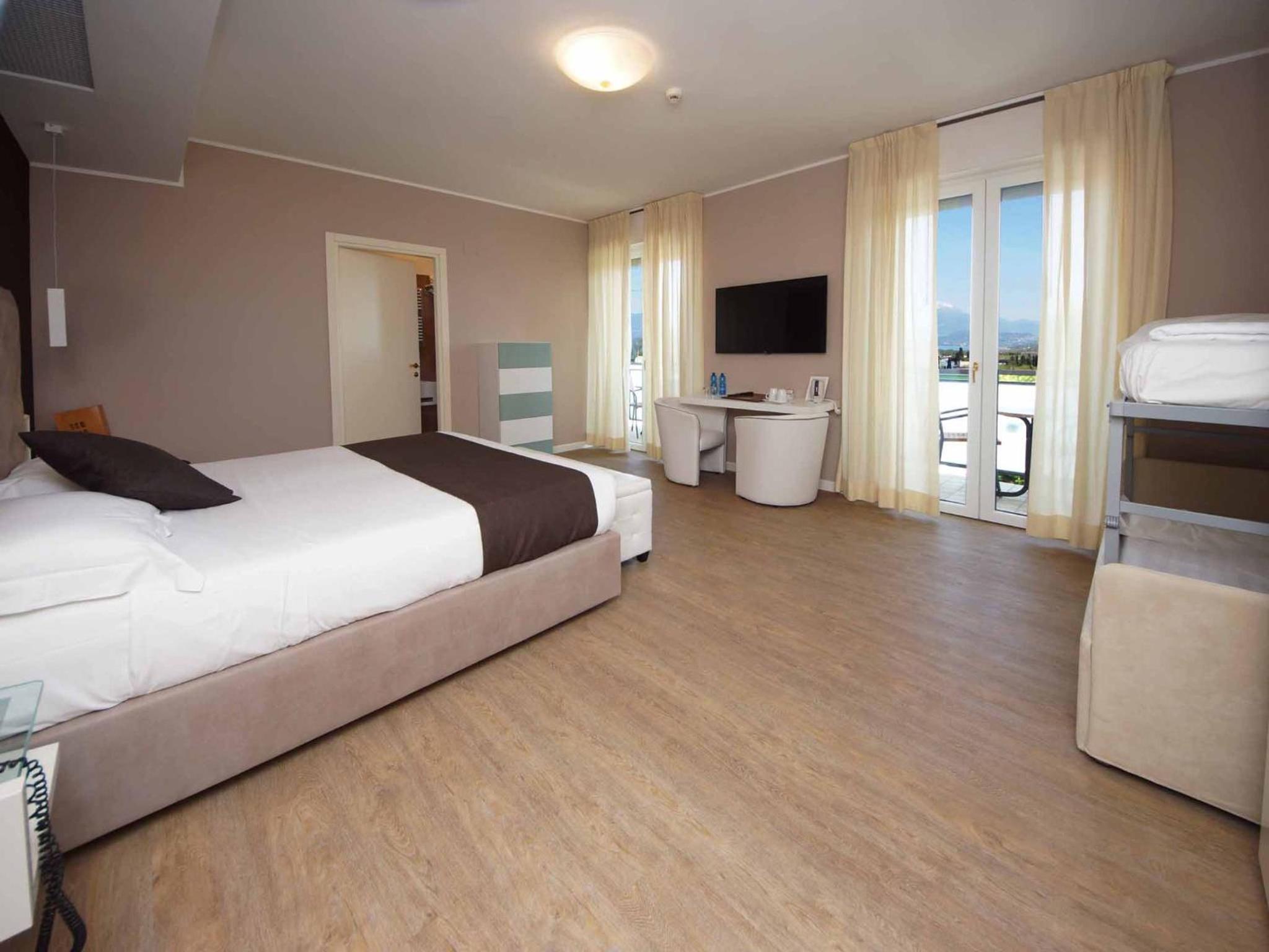 Superior Quadruple Room - Photo 8
