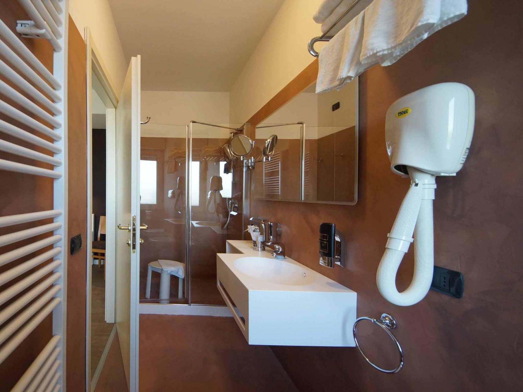 Superior Quadruple Room - Photo 7