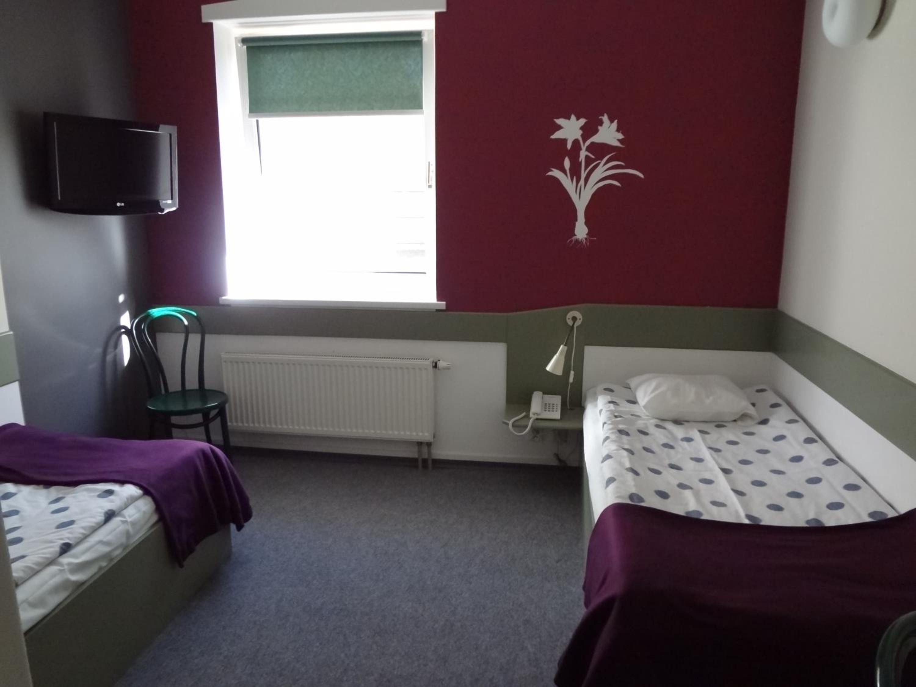 Twin Room - Photo 7
