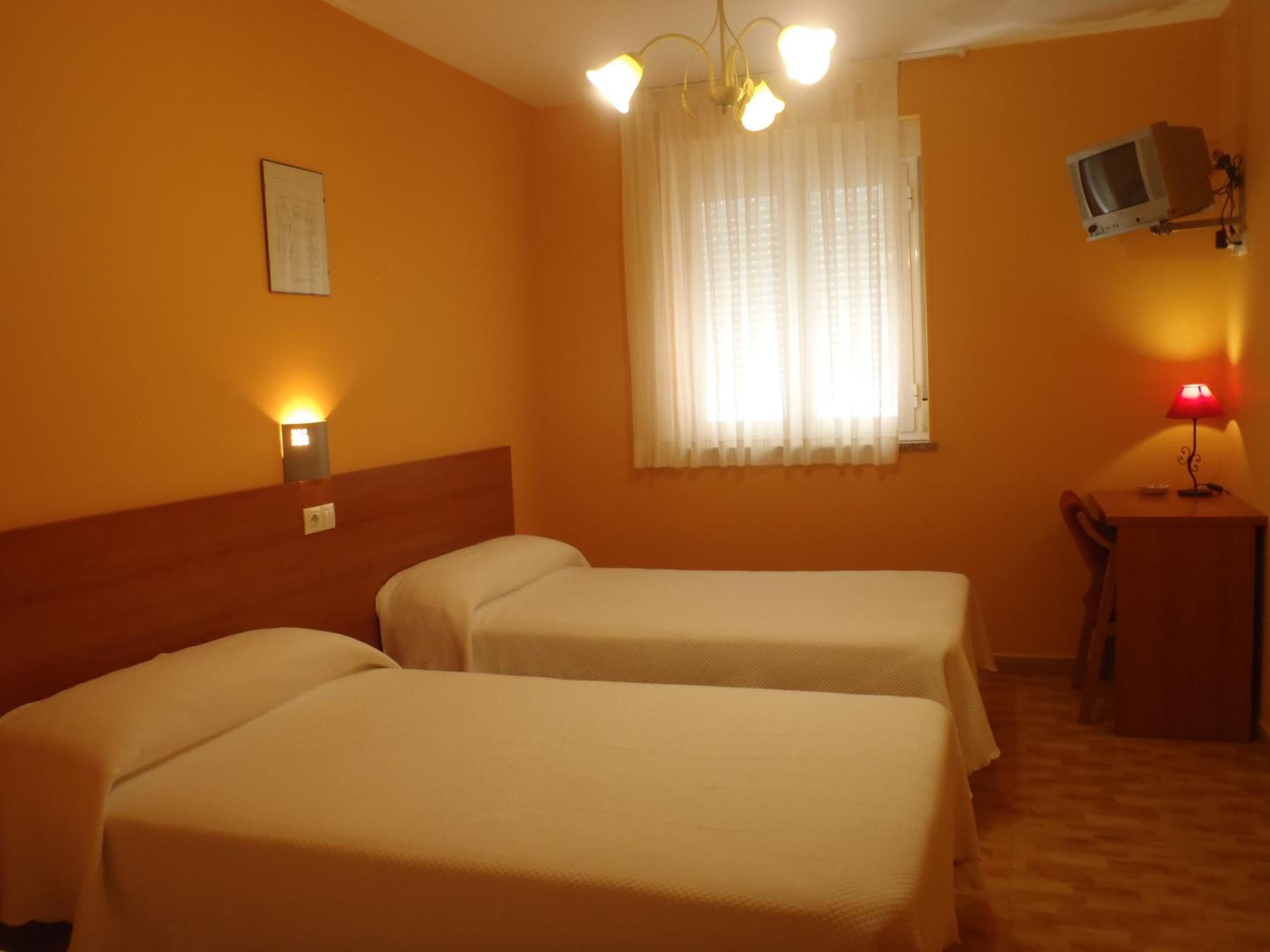 Twin Room with Bathroom photo 2