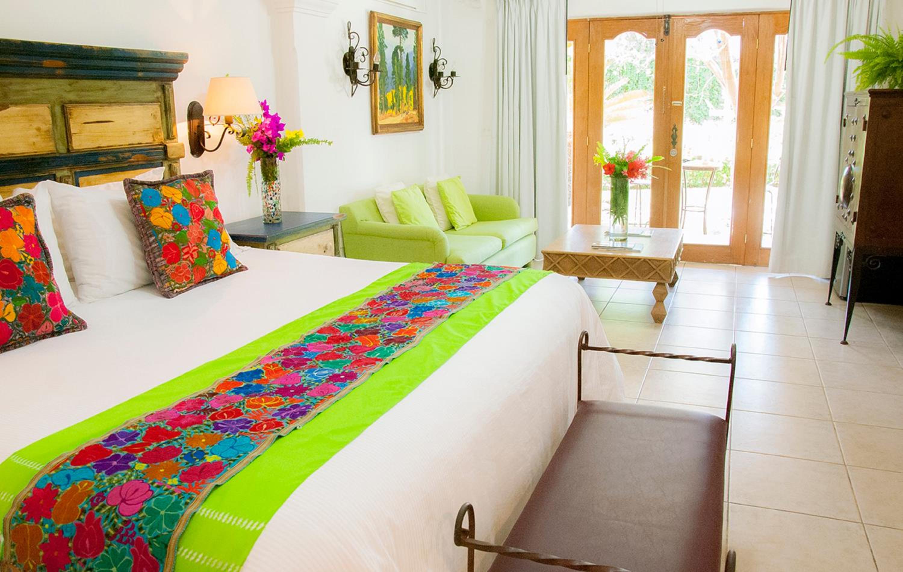 Suite with King Size Bed and Pool view at Main Building photo 3