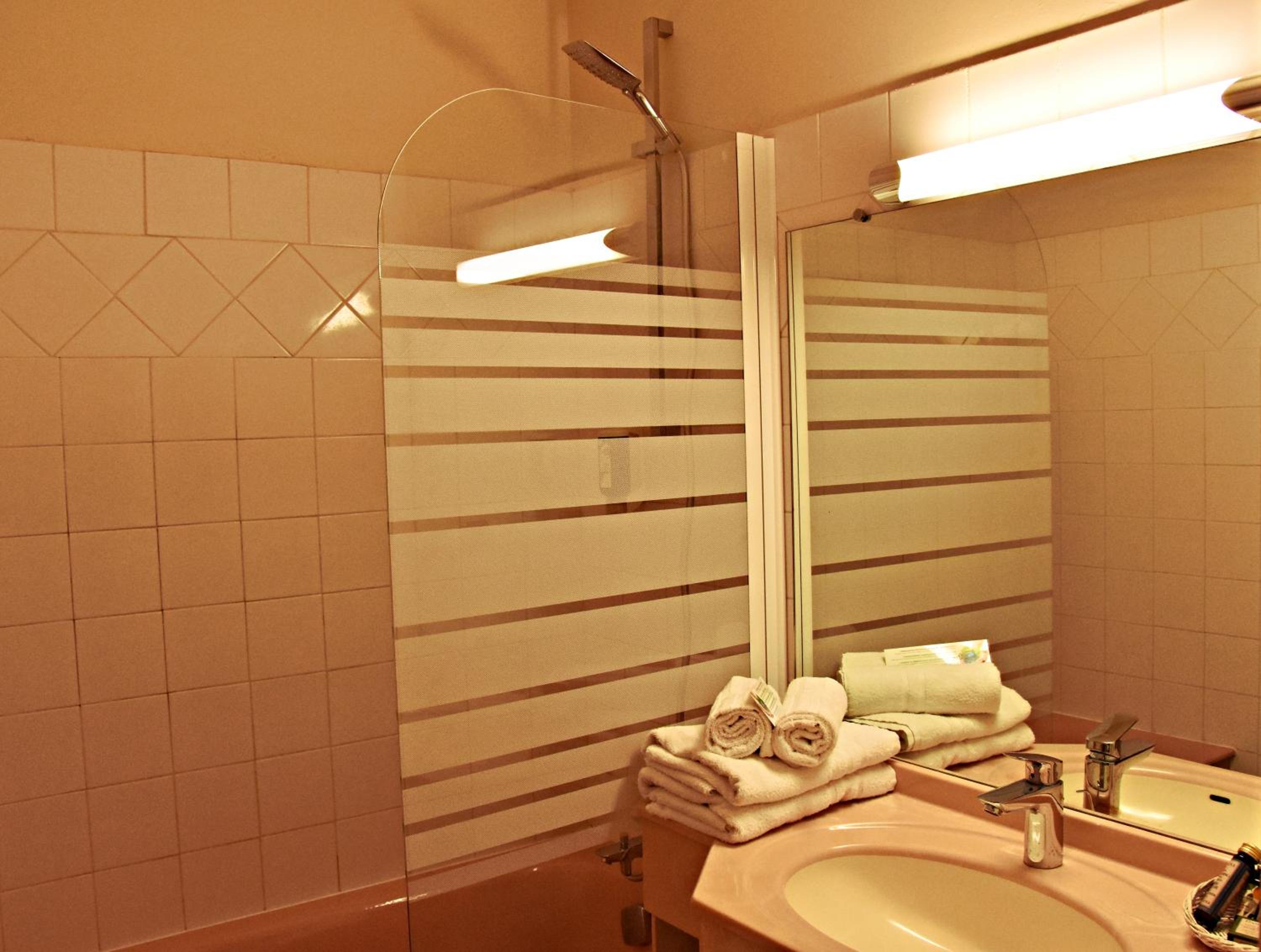 Superior Comfort Double or Twin Room - Photo 2