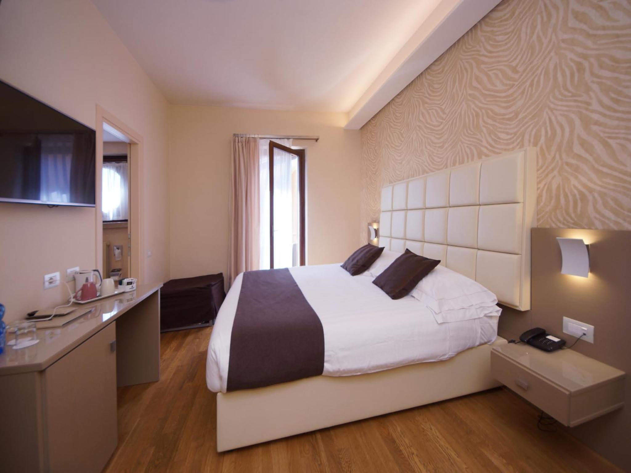 Double Room with Balcony - Photo 1