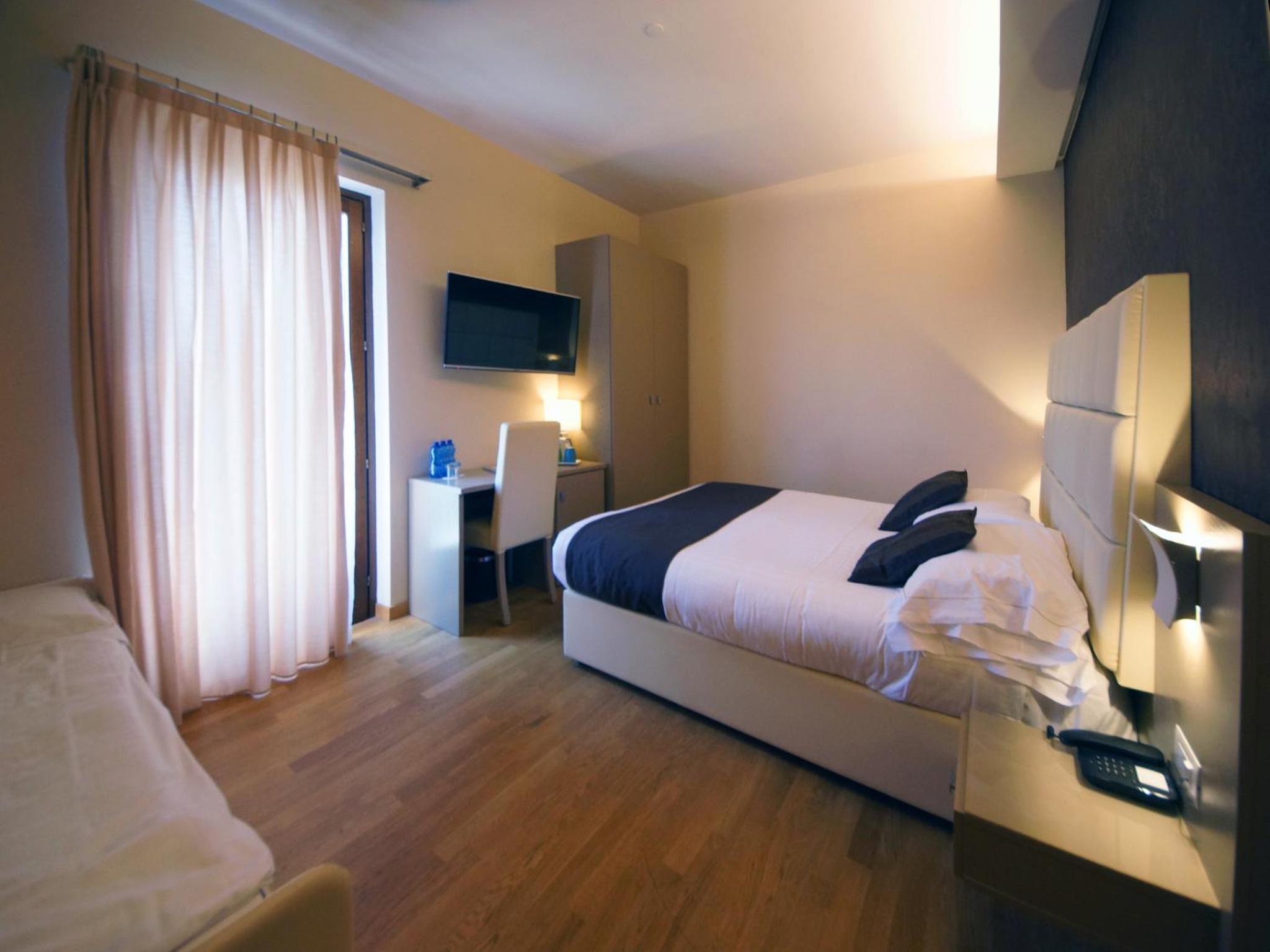 Triple Room with Balcony - Photo 1