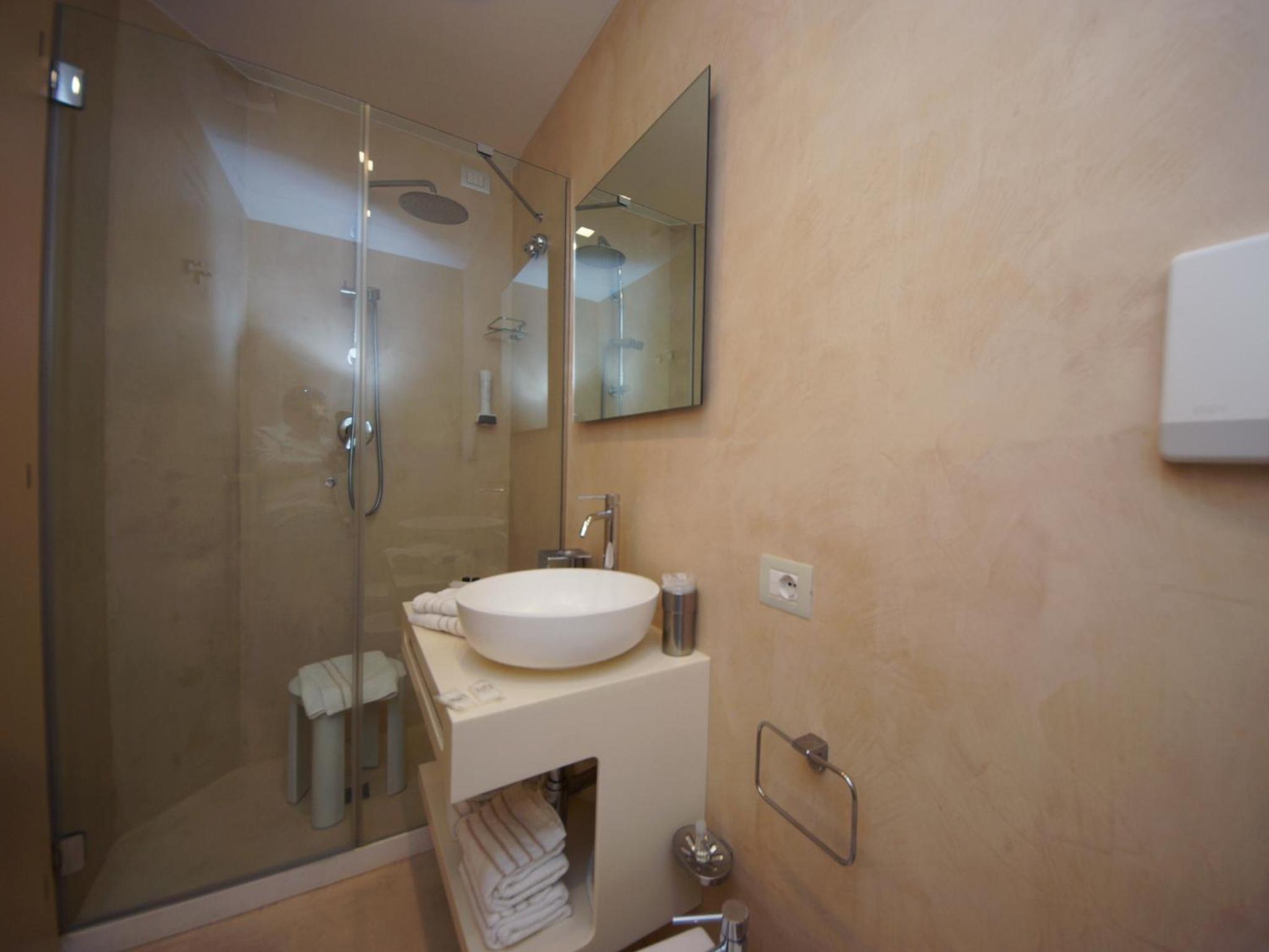 Double Room with Balcony - Photo 3
