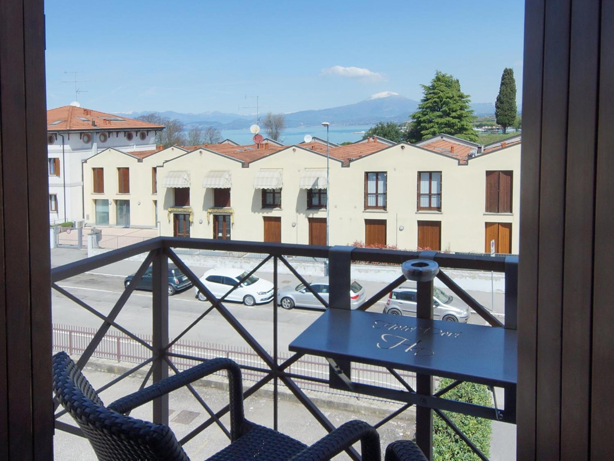 Double Room with Lake View - Photo 8