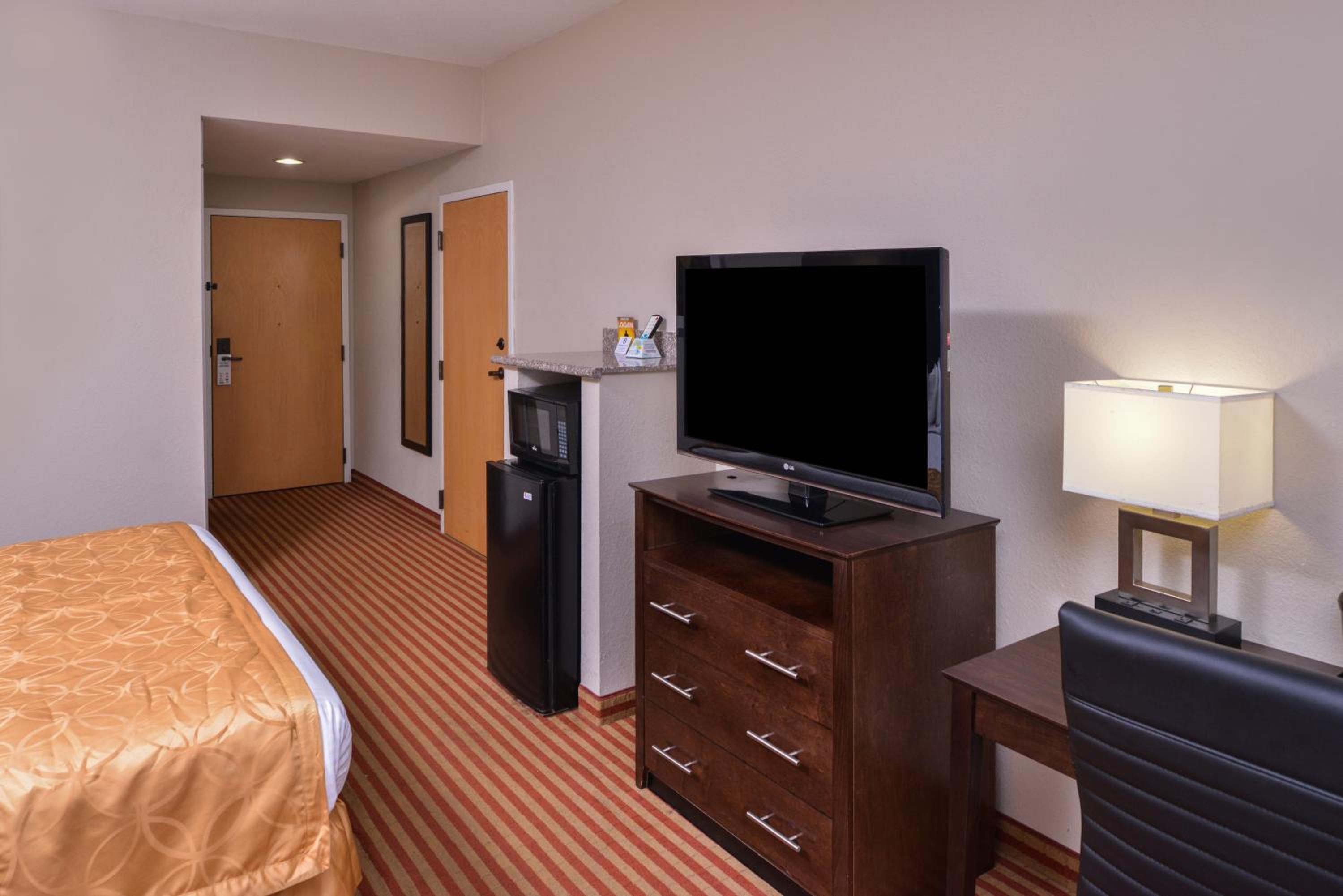 Standard King Room photo 3