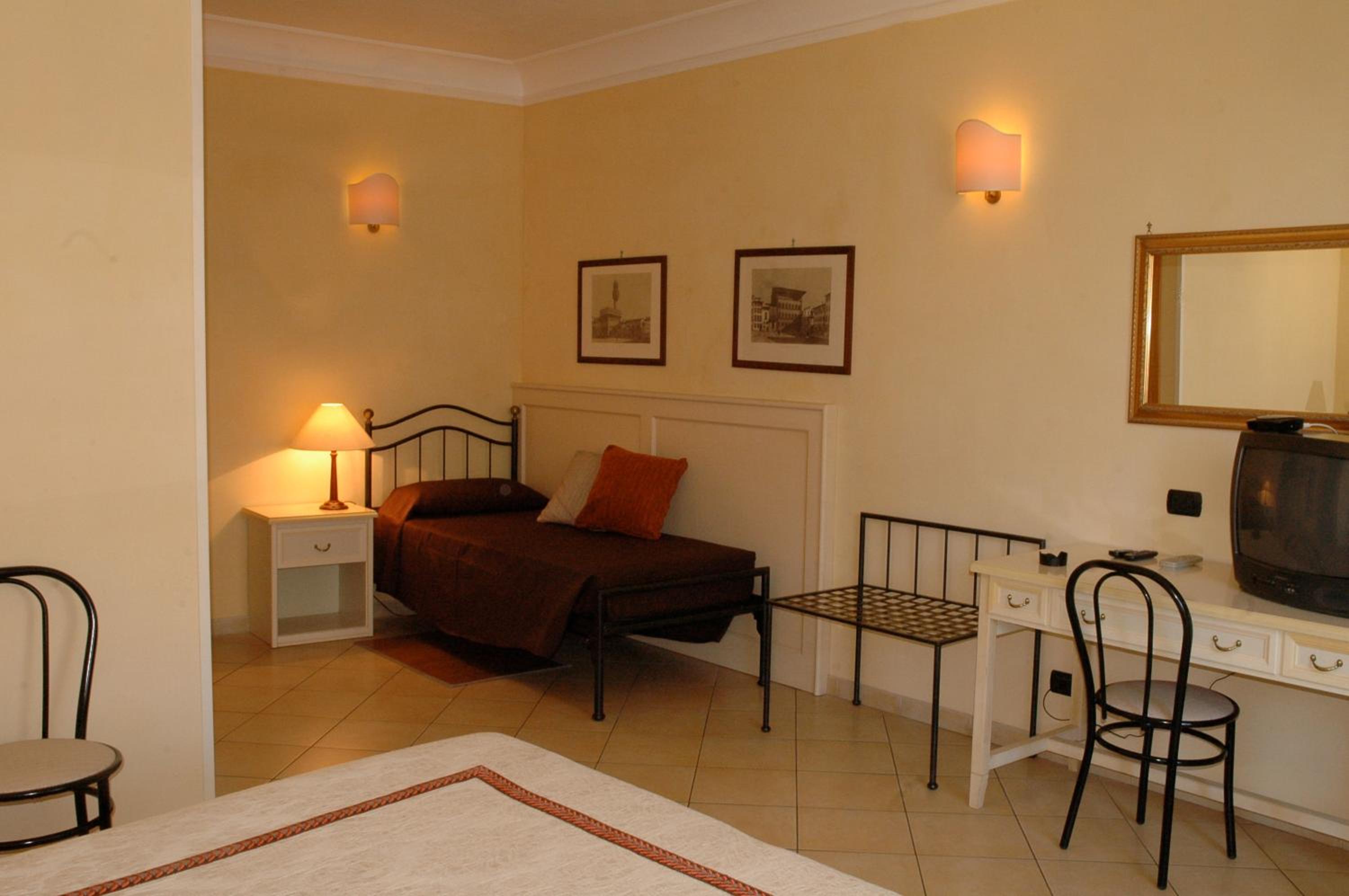 Triple Room with Balcony and City View photo 2