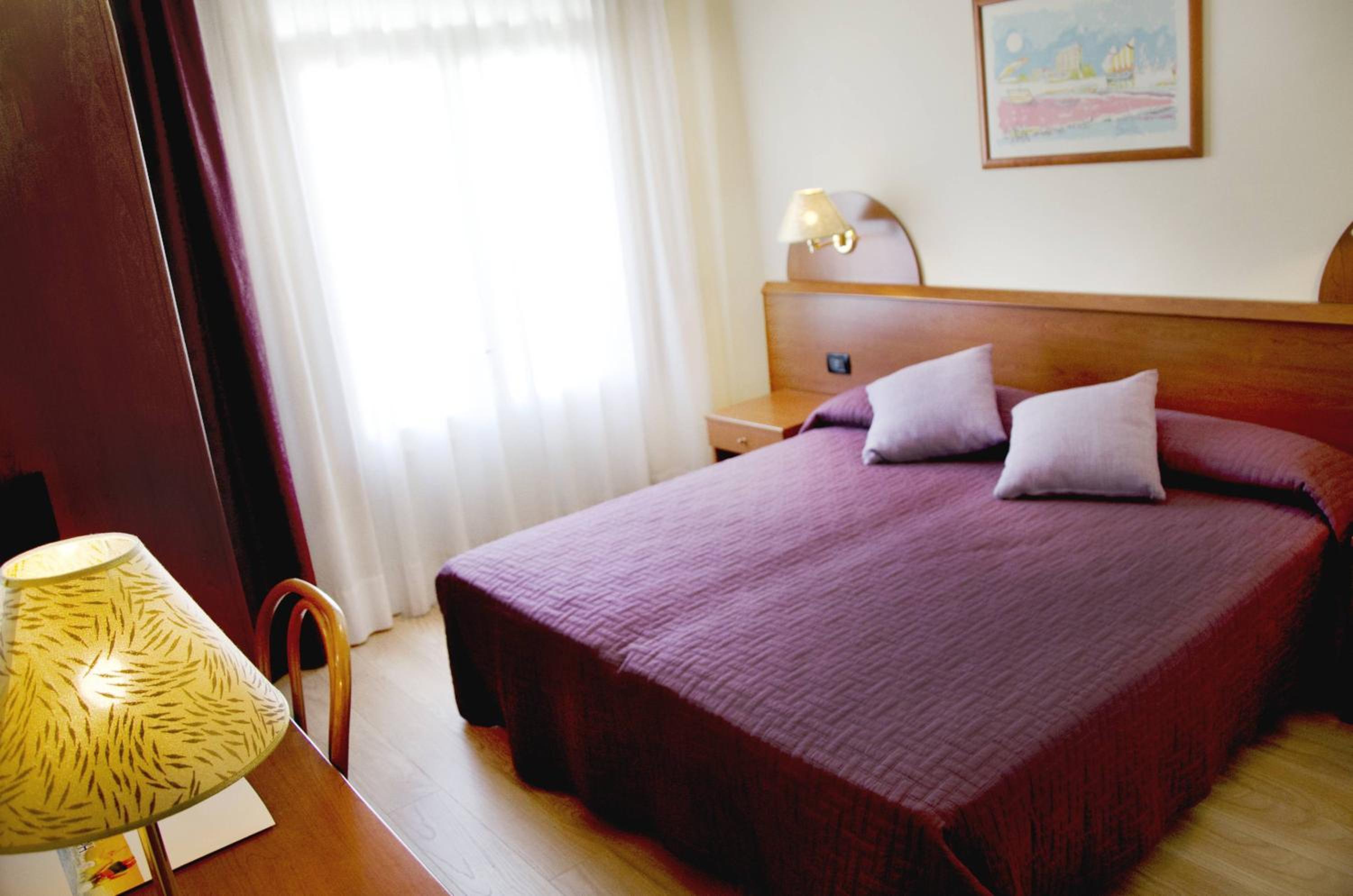 Double or Twin Room with Balcony - Photo 3