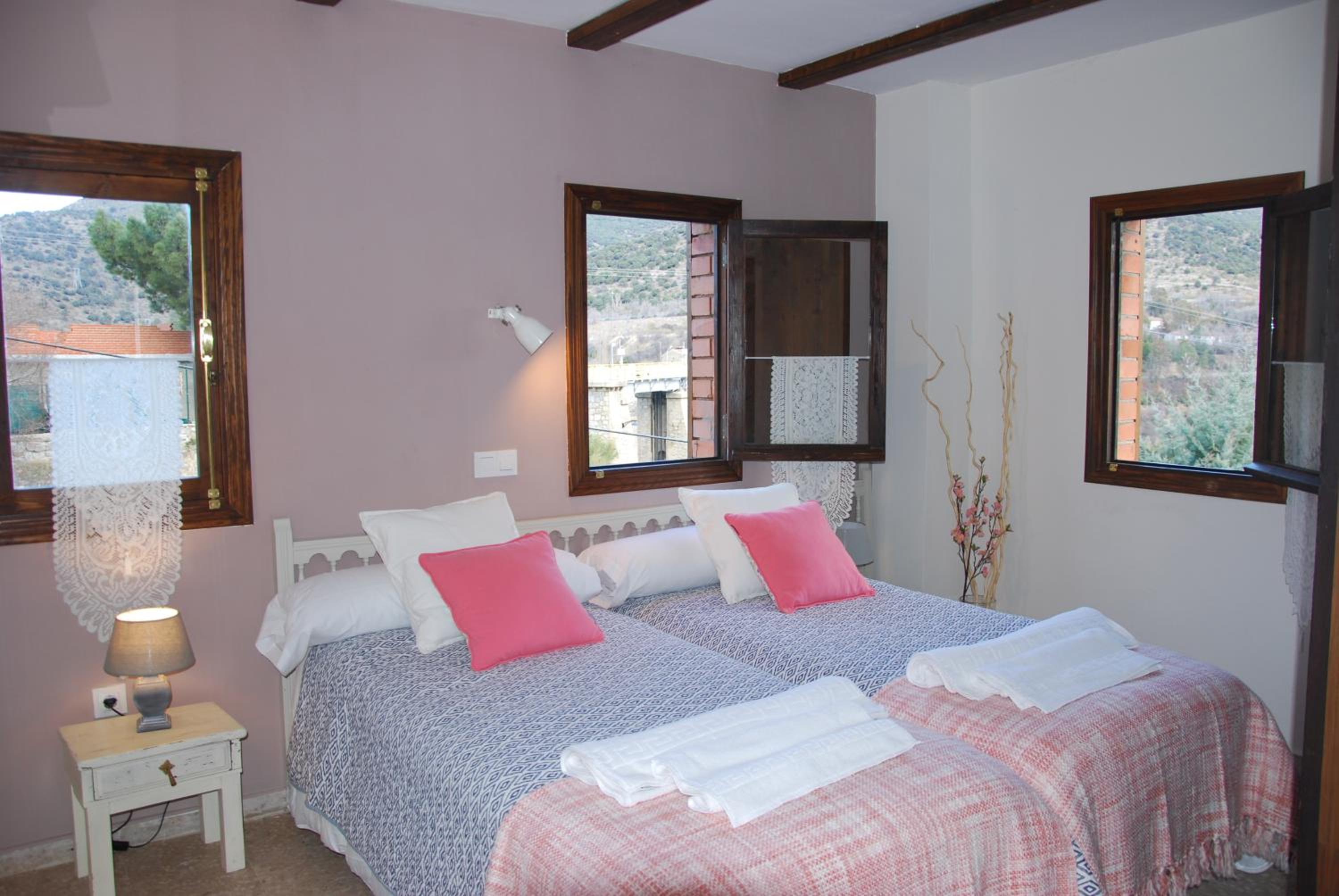 Standard Twin Room With Mountain View photo 2