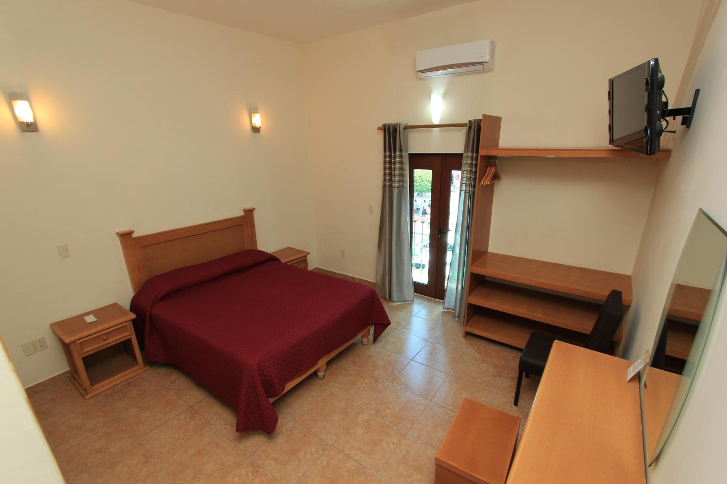 Standard Room with Balcony photo 2