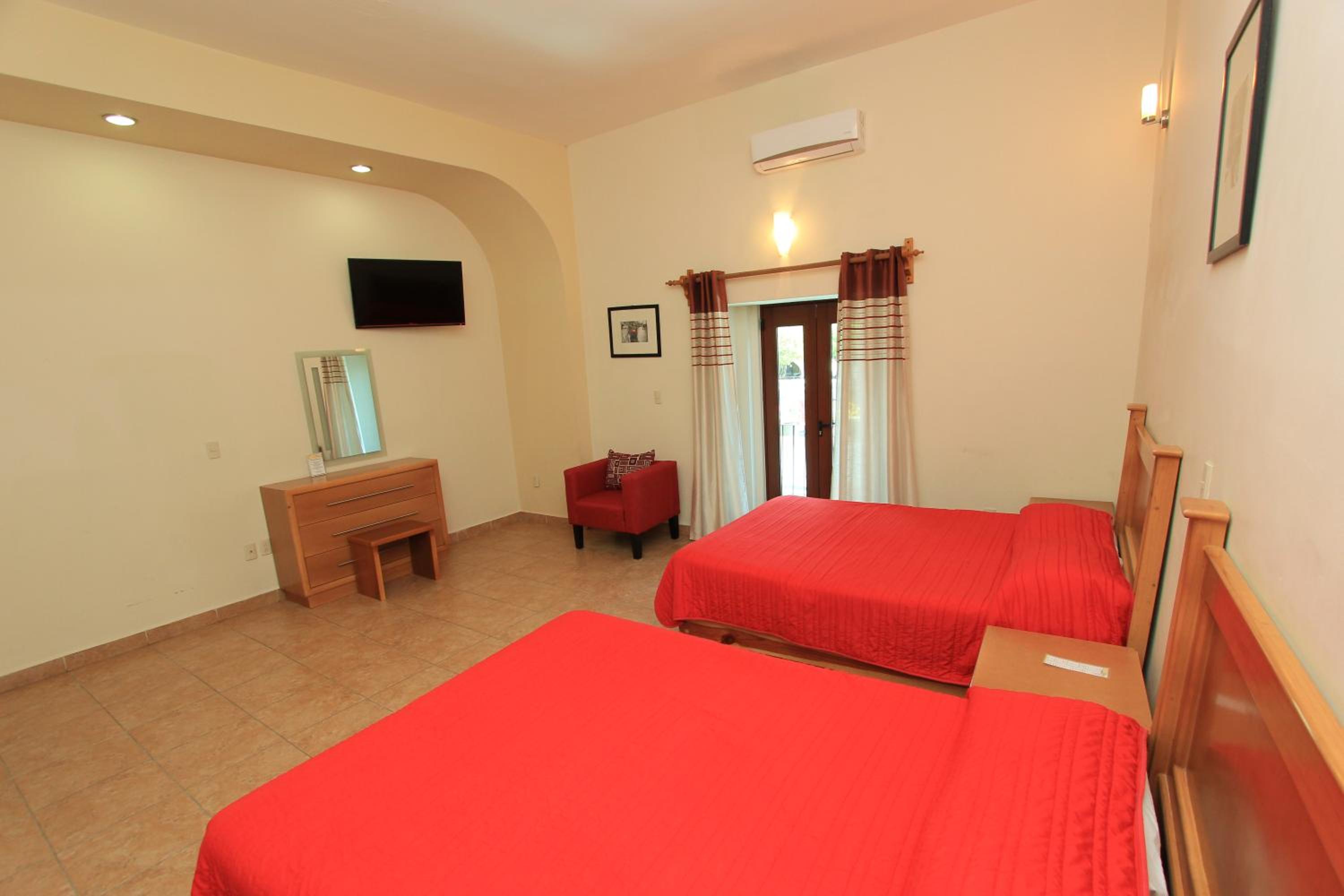 Double Room with Two Double Beds with Balcony photo 2
