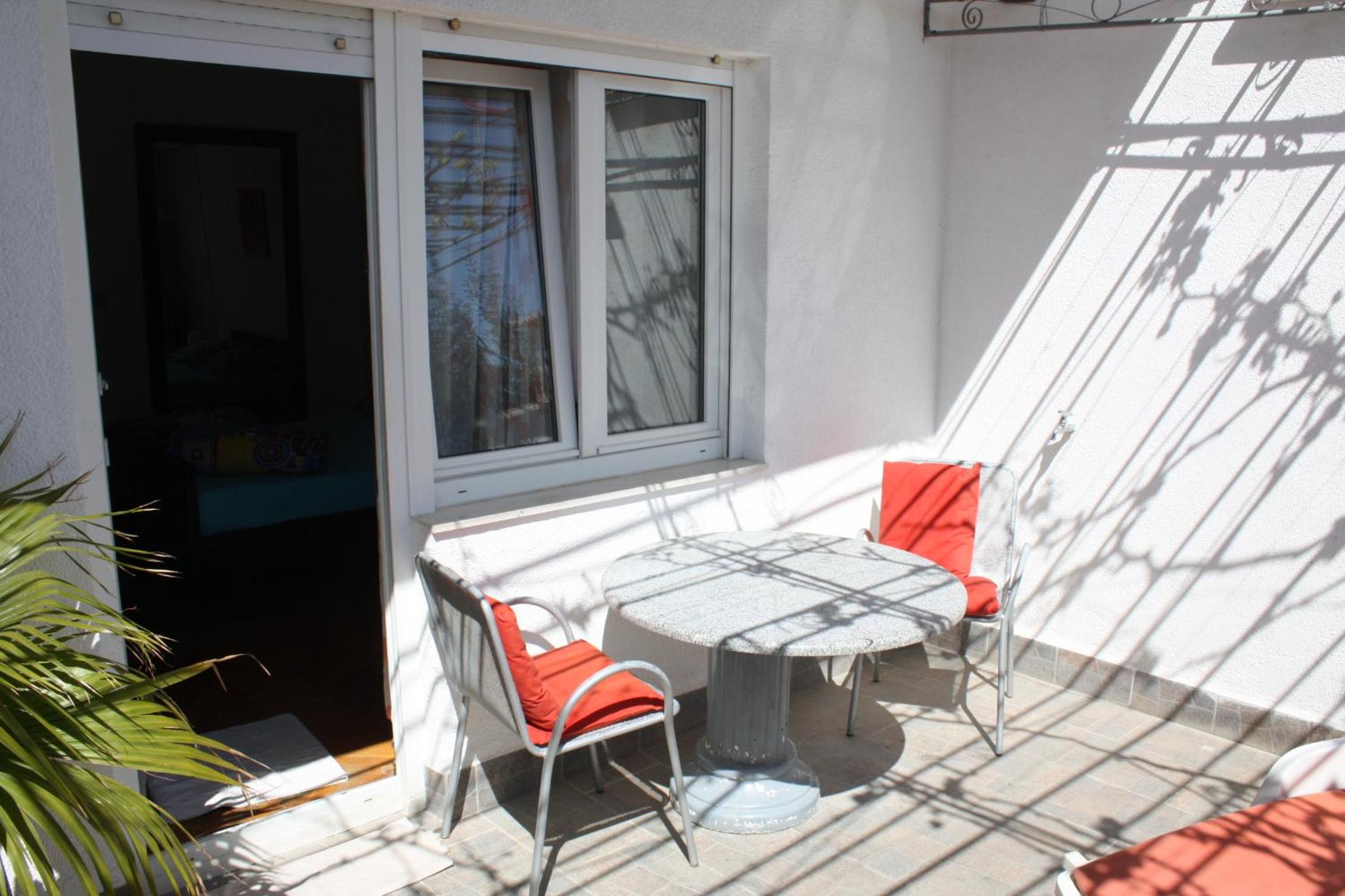 Double Room with Terrace - Photo 3