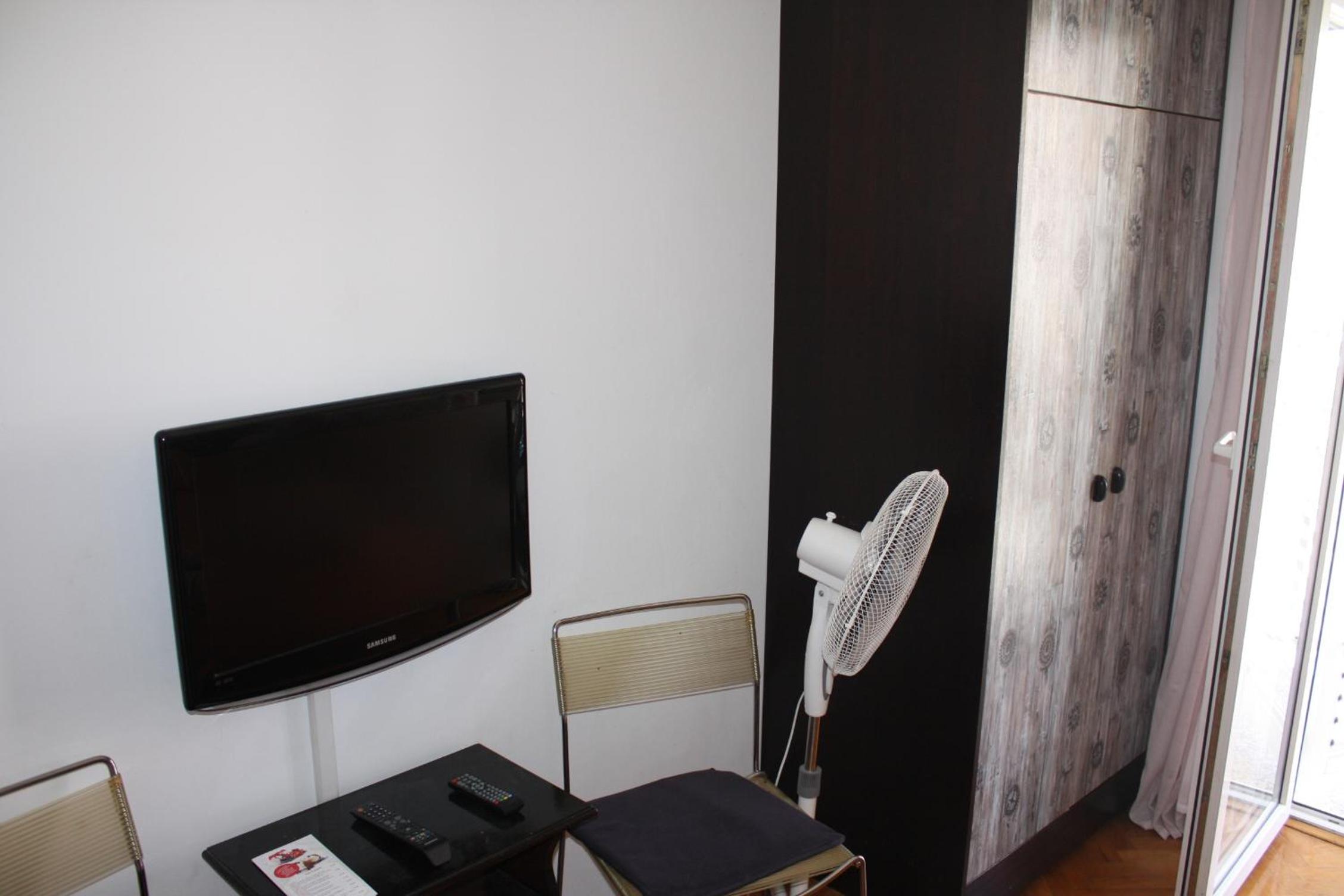 Double Room with Balcony - Photo 6