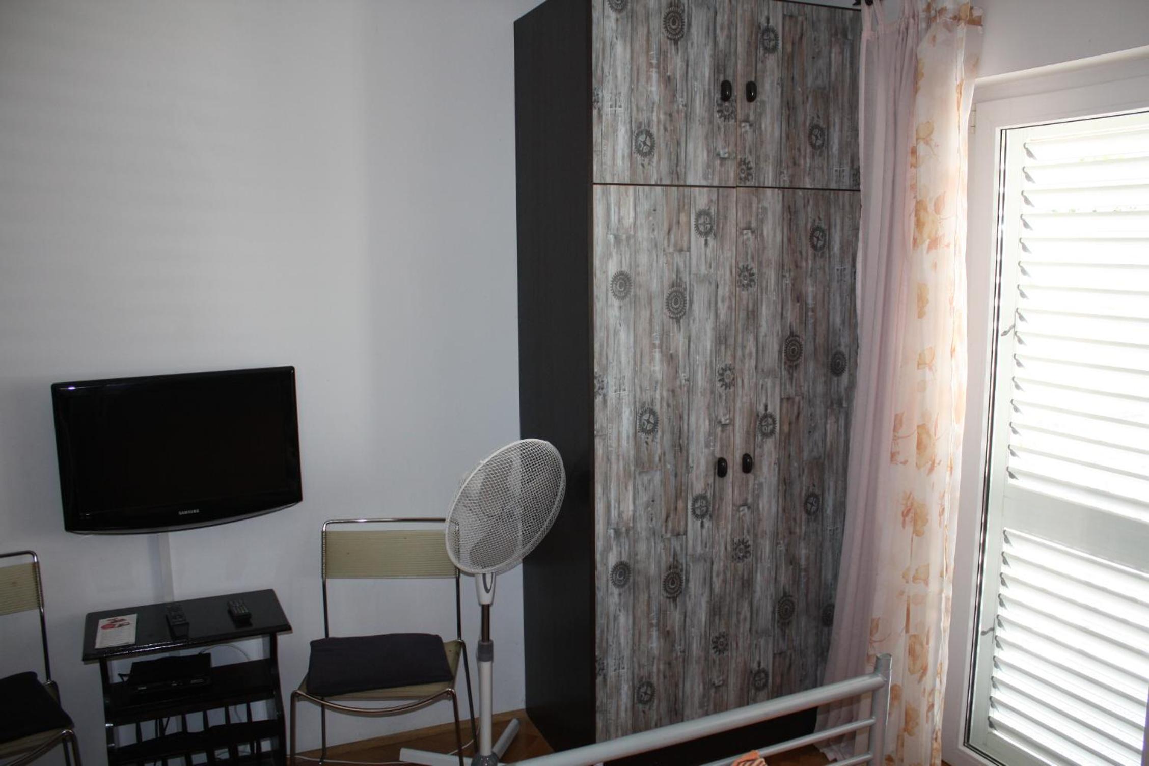 Double Room with Balcony - Photo 9