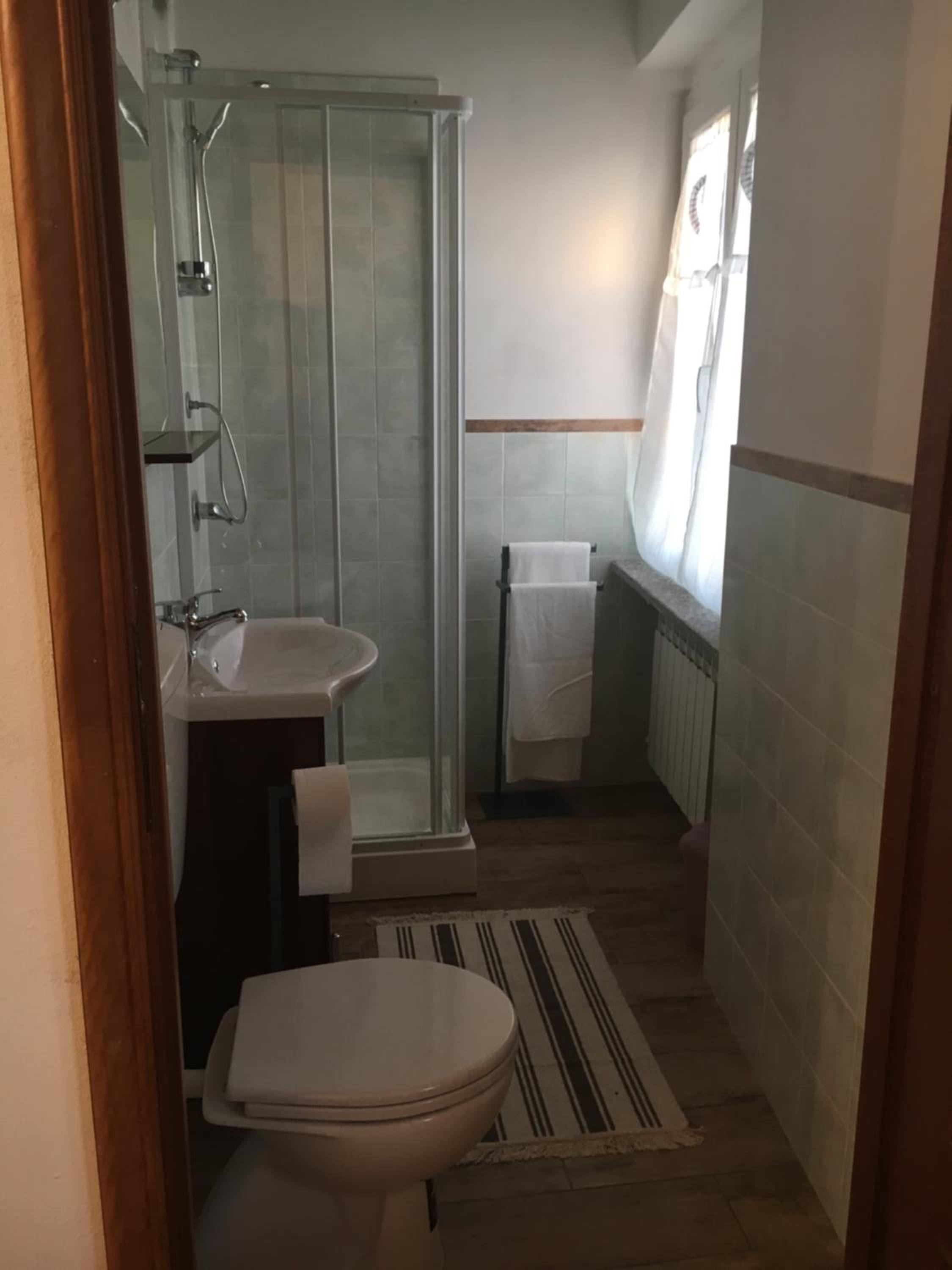 Double Room with Private Bathroom - Photo 3