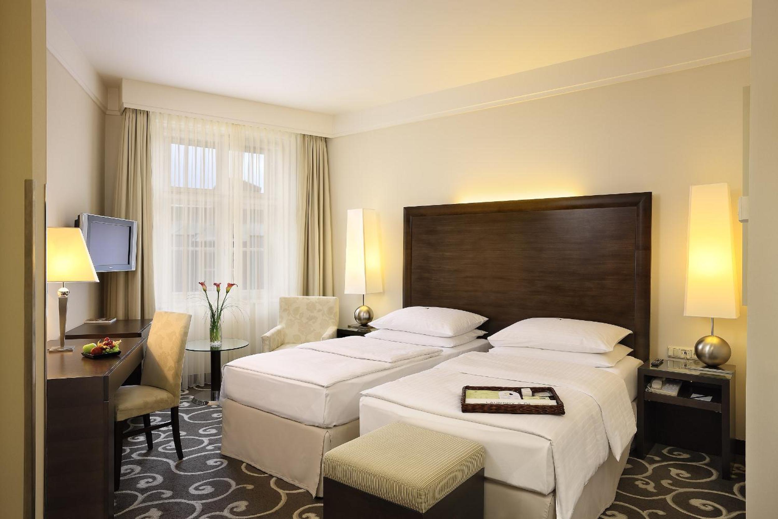 Double or Twin Room - Photo 5