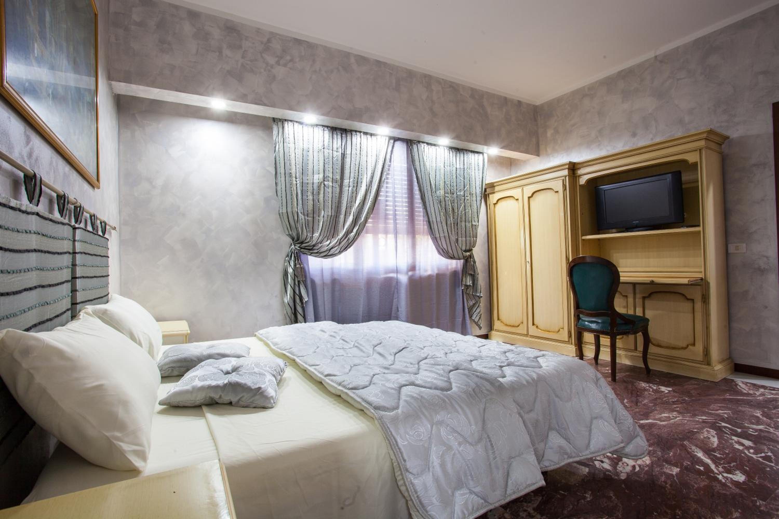 Deluxe Double or Twin Room with Balcony photo 1