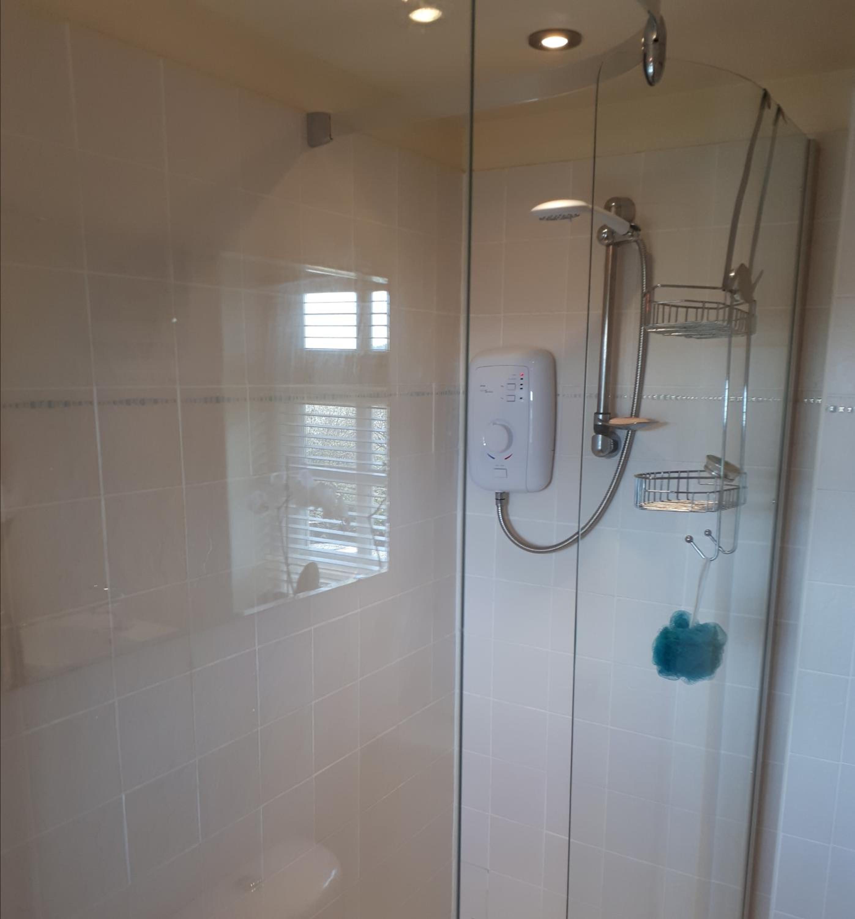 Double Room with Private Bathroom - Photo 6