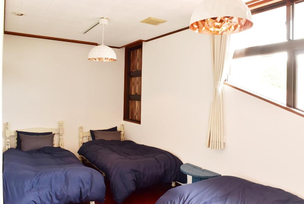 Economy Triple Room - Photo 12