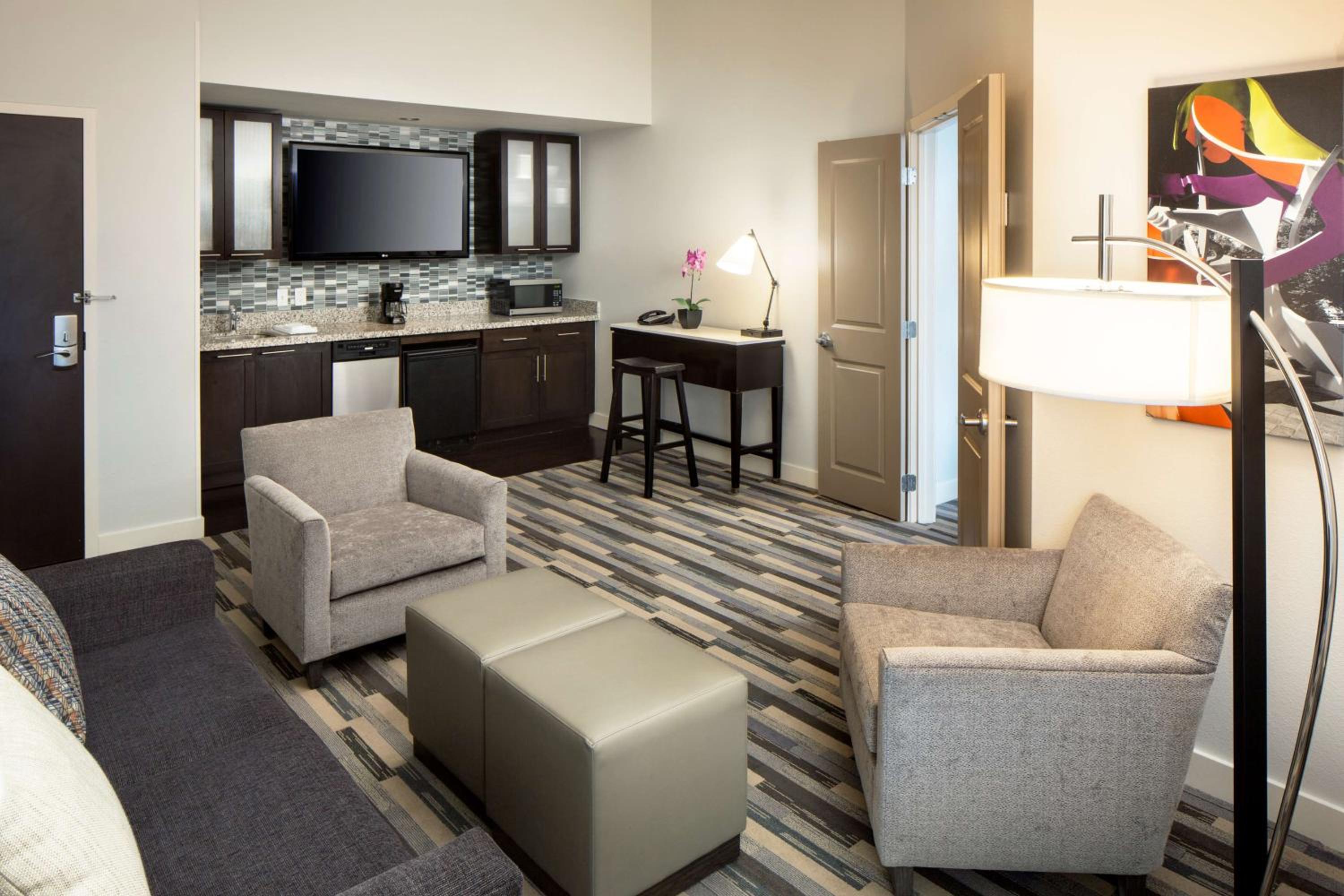 One-Bedroom King Suite - Photo 2
