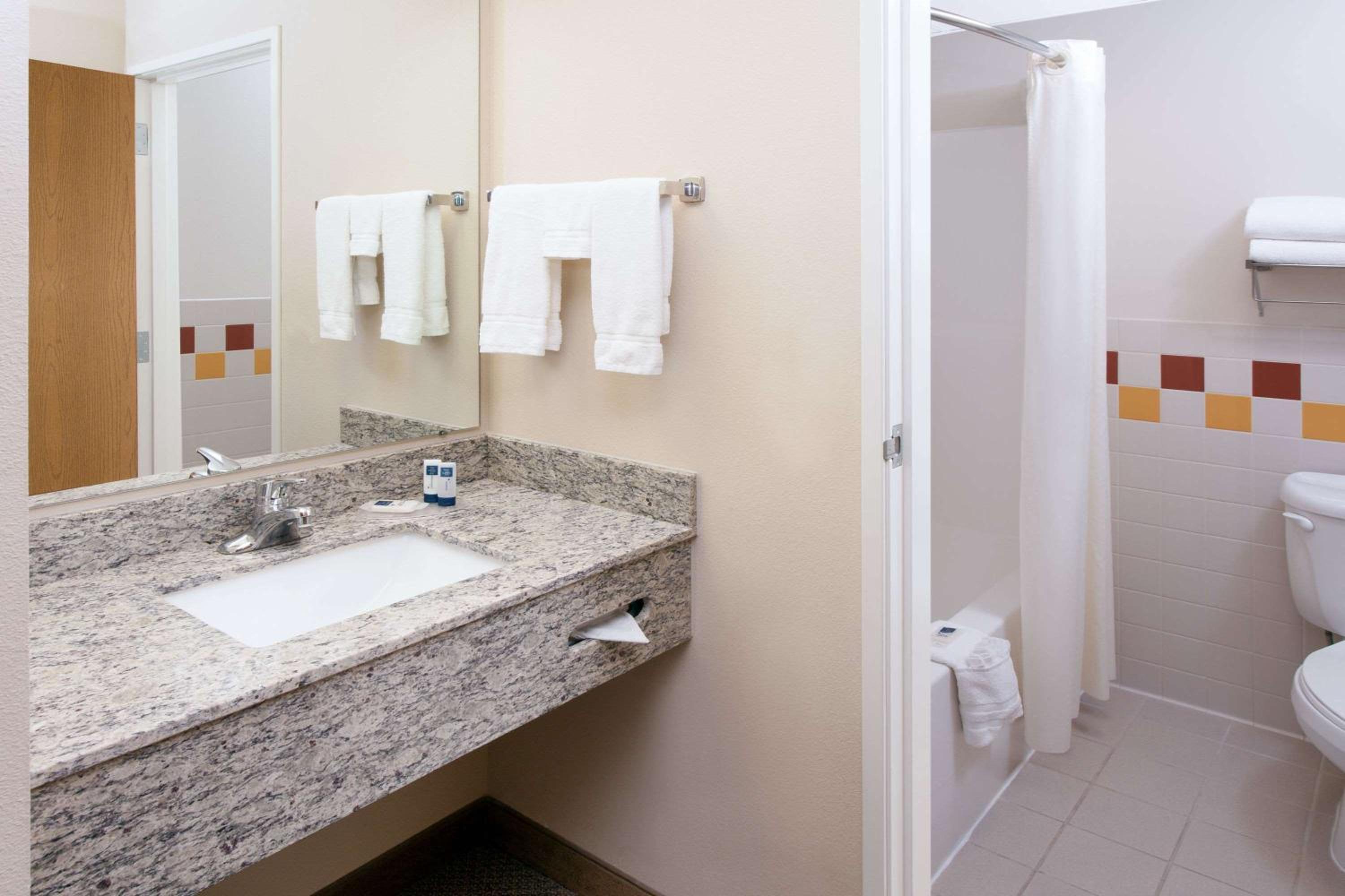 Superior King Suite - Non-Smoking photo 2