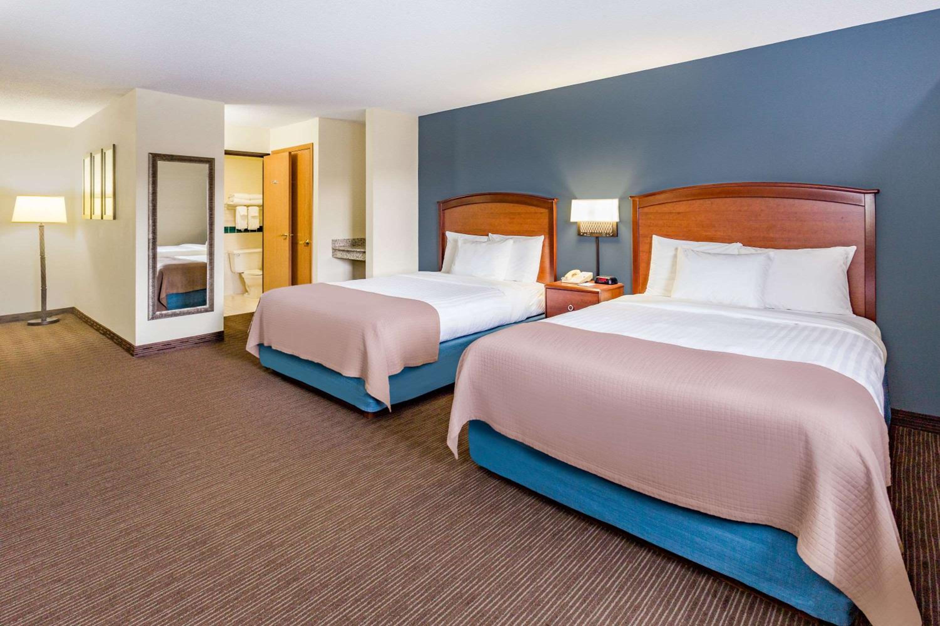 Deluxe Queen Room with Two Queen Beds - Non-Smoking