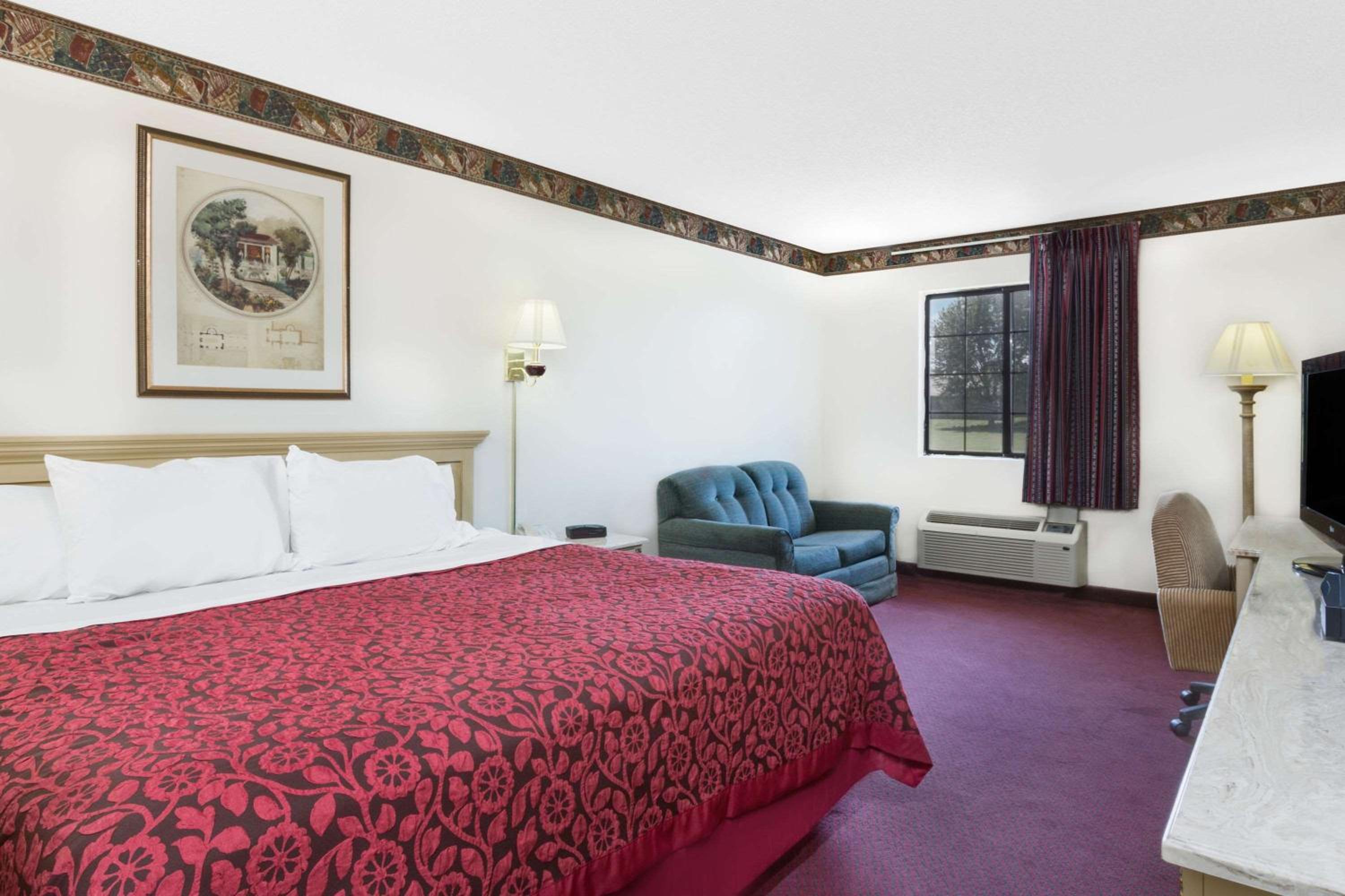 King Room - Non-Smoking - Photo 1