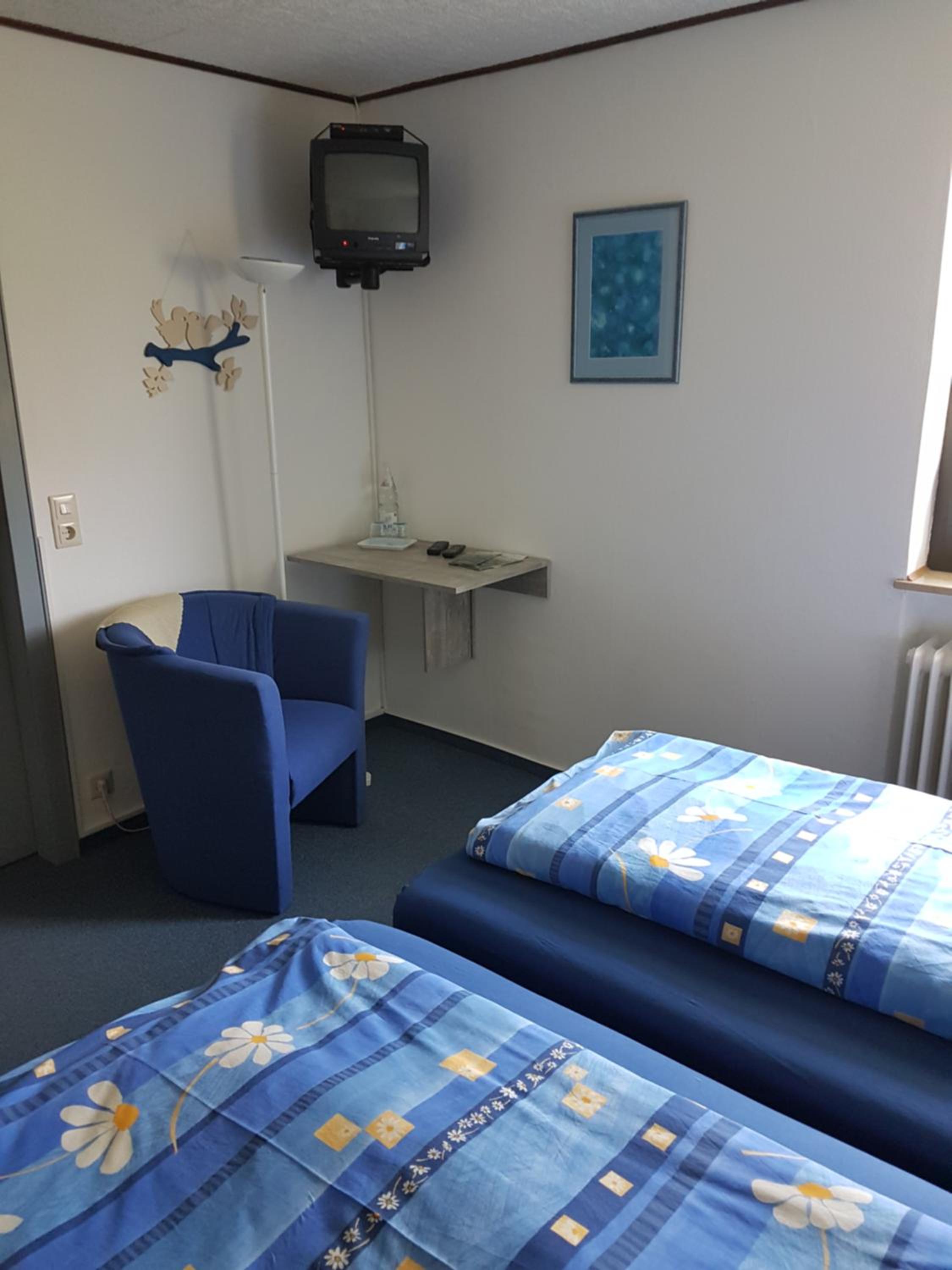 Double Room with Private Bathroom - Photo 2