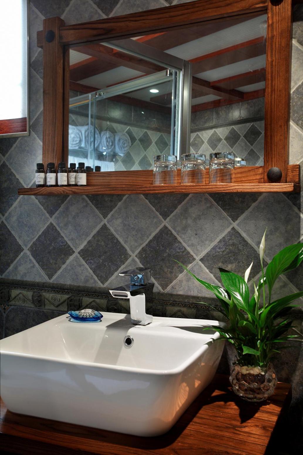 Superior Family Room (Building A) photo 3