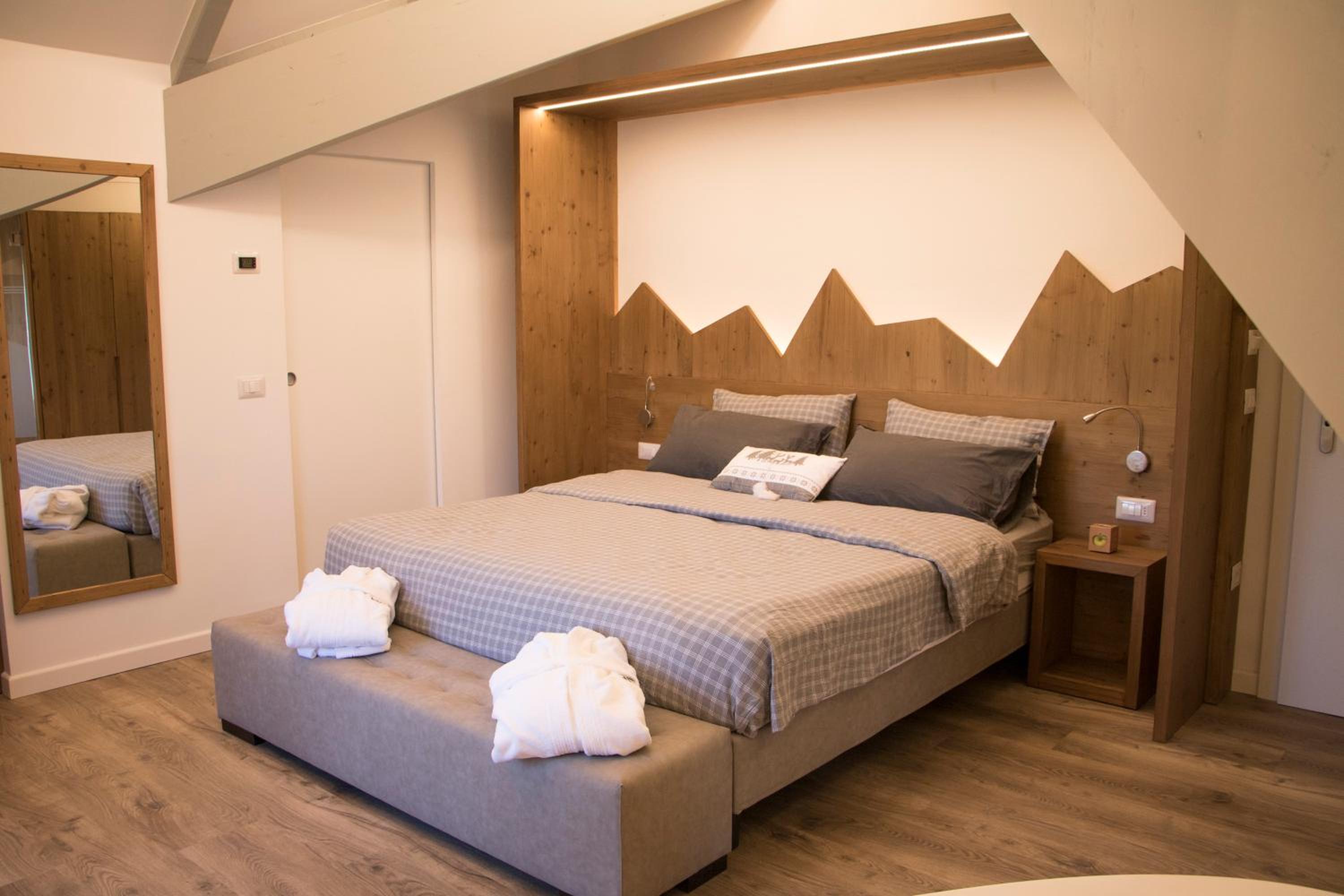 One-Bedroom Suite - Penthouse - Photo 5