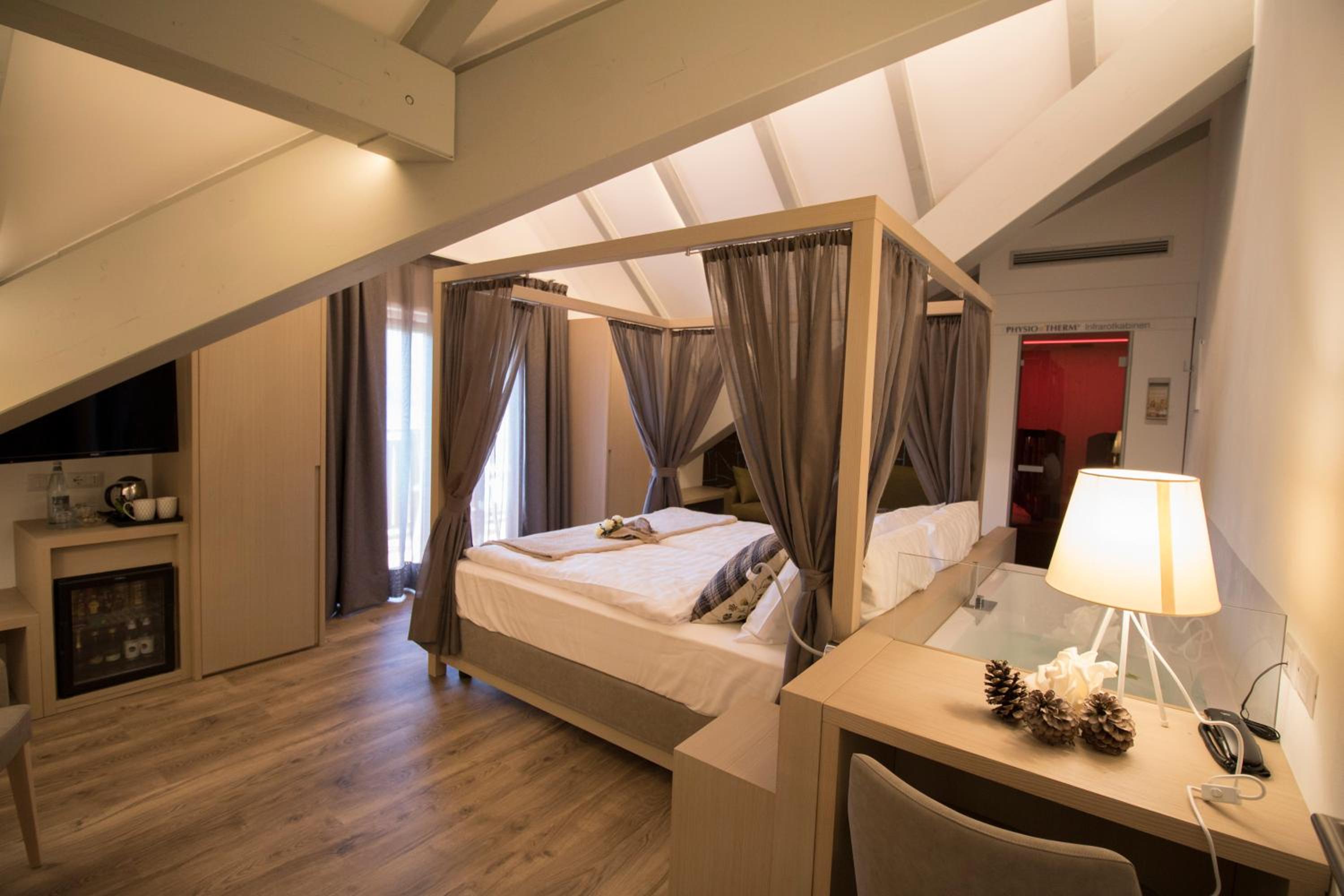 Penthouse Suite with Spa Bath - Photo 4