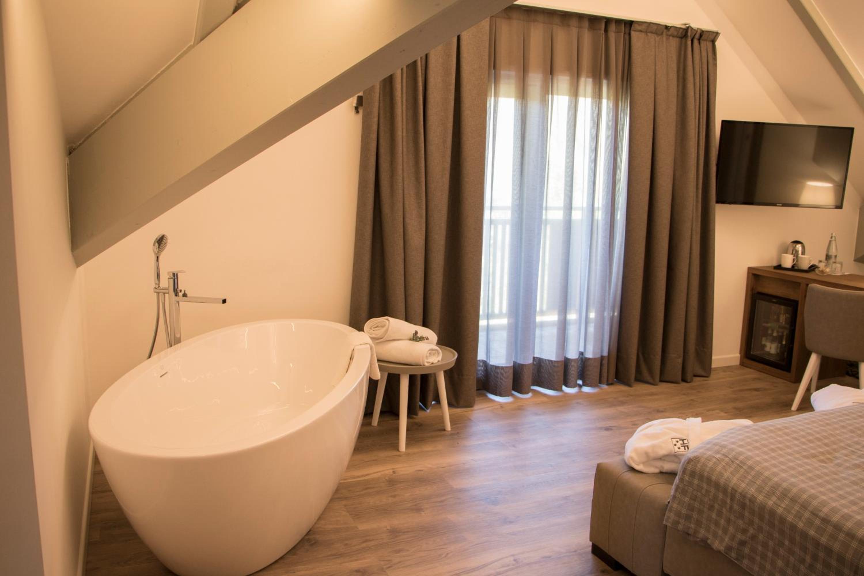 One-Bedroom Suite - Penthouse - Photo 2
