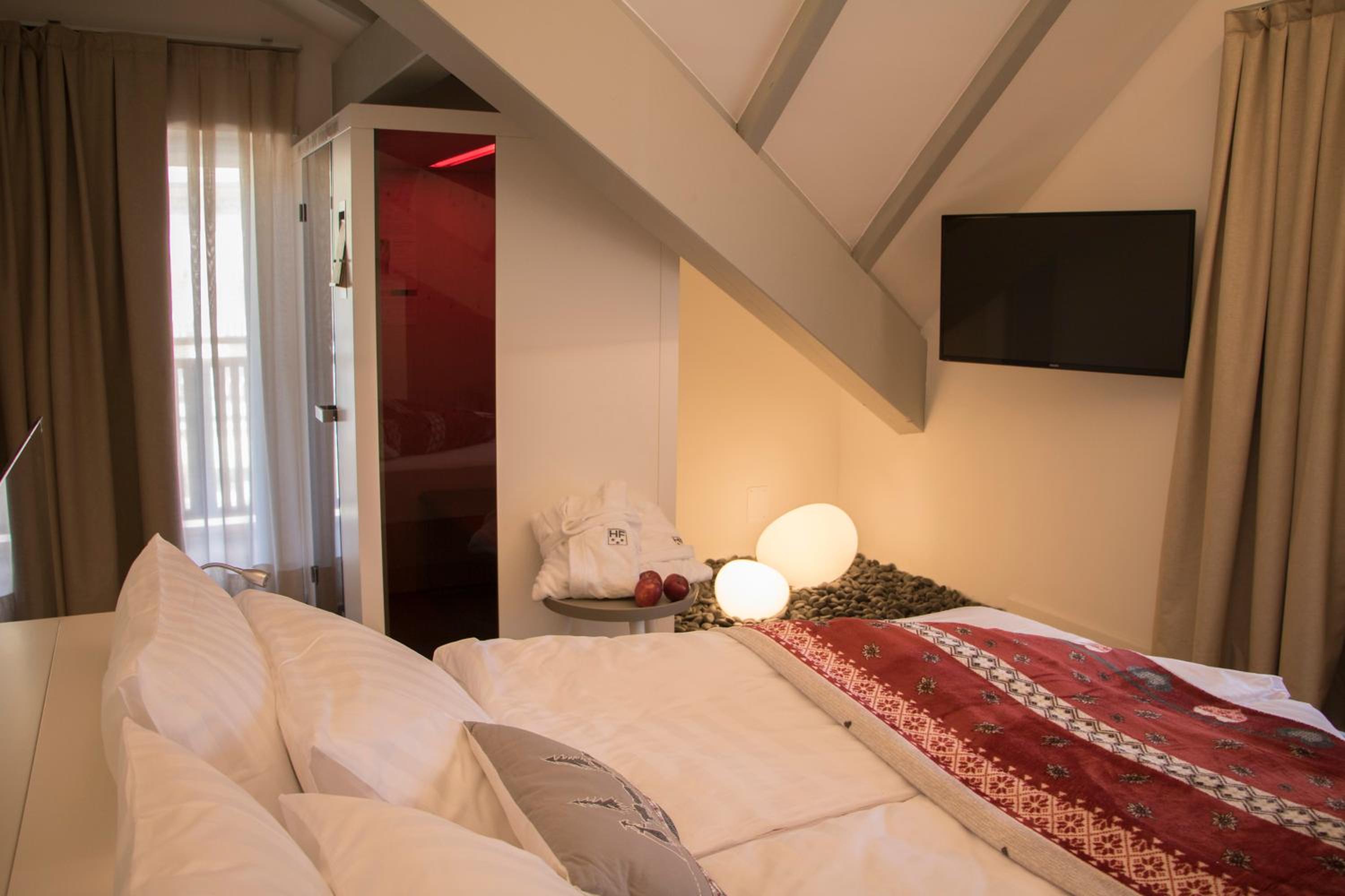 Penthouse Suite with Spa Bath - Photo 5