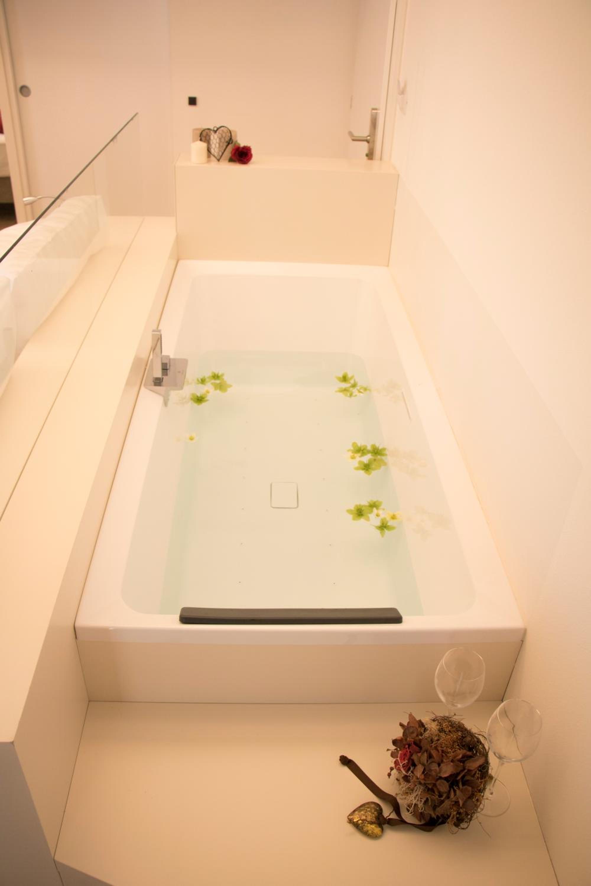 Penthouse Suite with Spa Bath - Photo 2