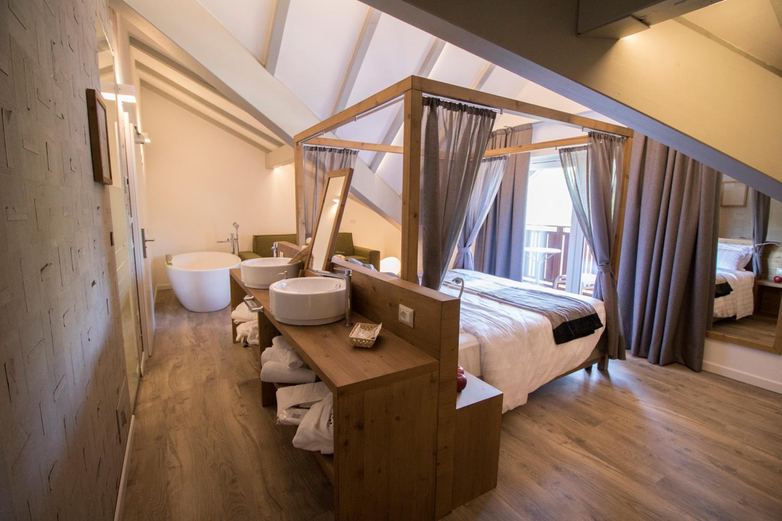 One-Bedroom Suite - Penthouse - Photo 1