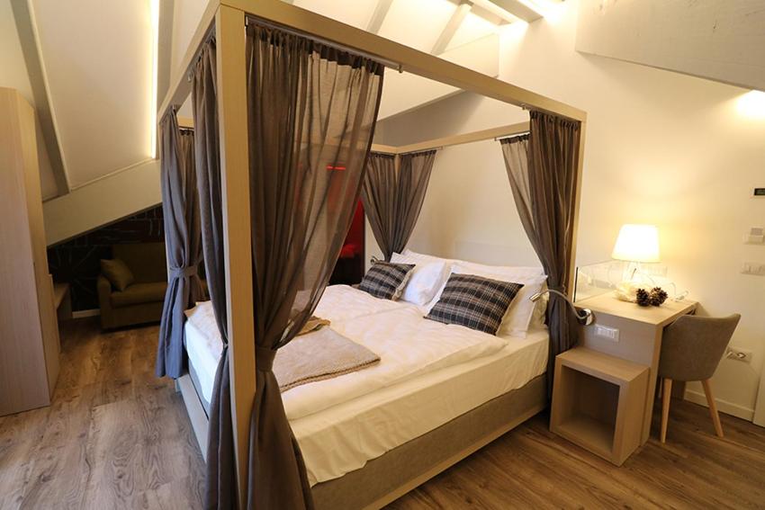 Penthouse Suite with Spa Bath - Photo 3