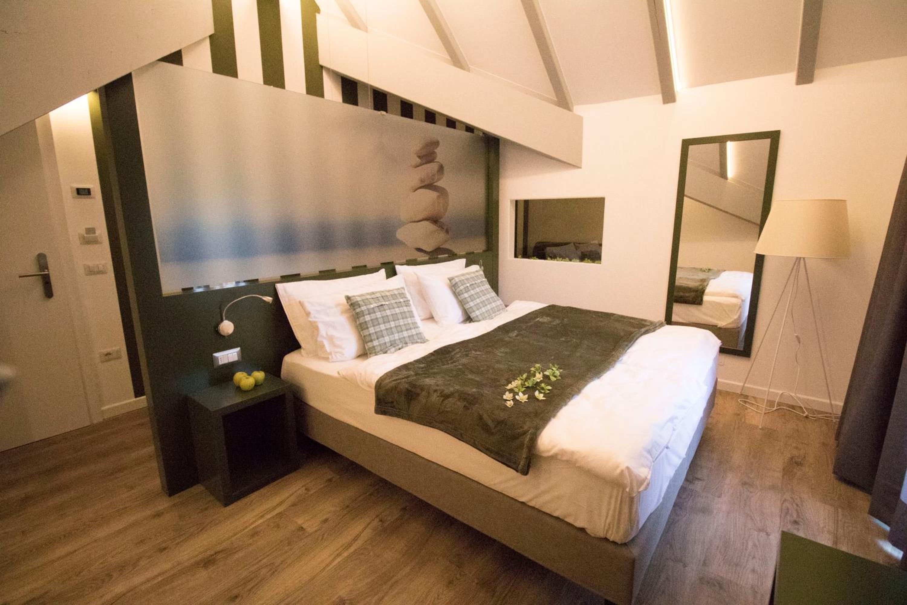 One-Bedroom Suite - Penthouse - Photo 4