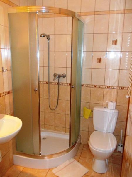 Quadruple Room with Bathroom - Photo 6