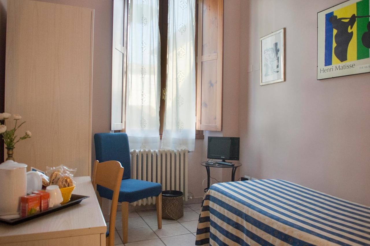 Single Room photo 2
