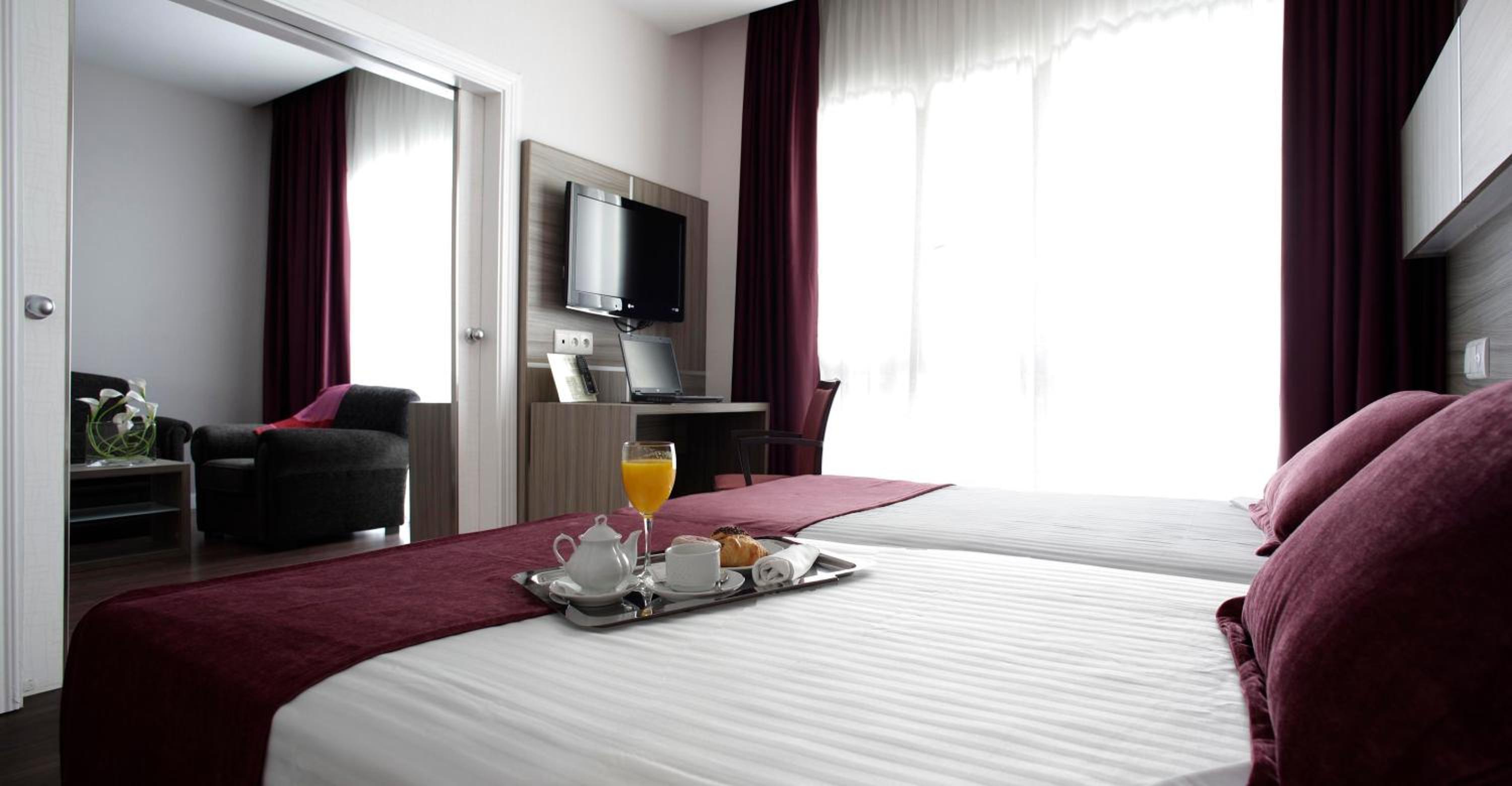 Double Room with Lounge - Photo 1