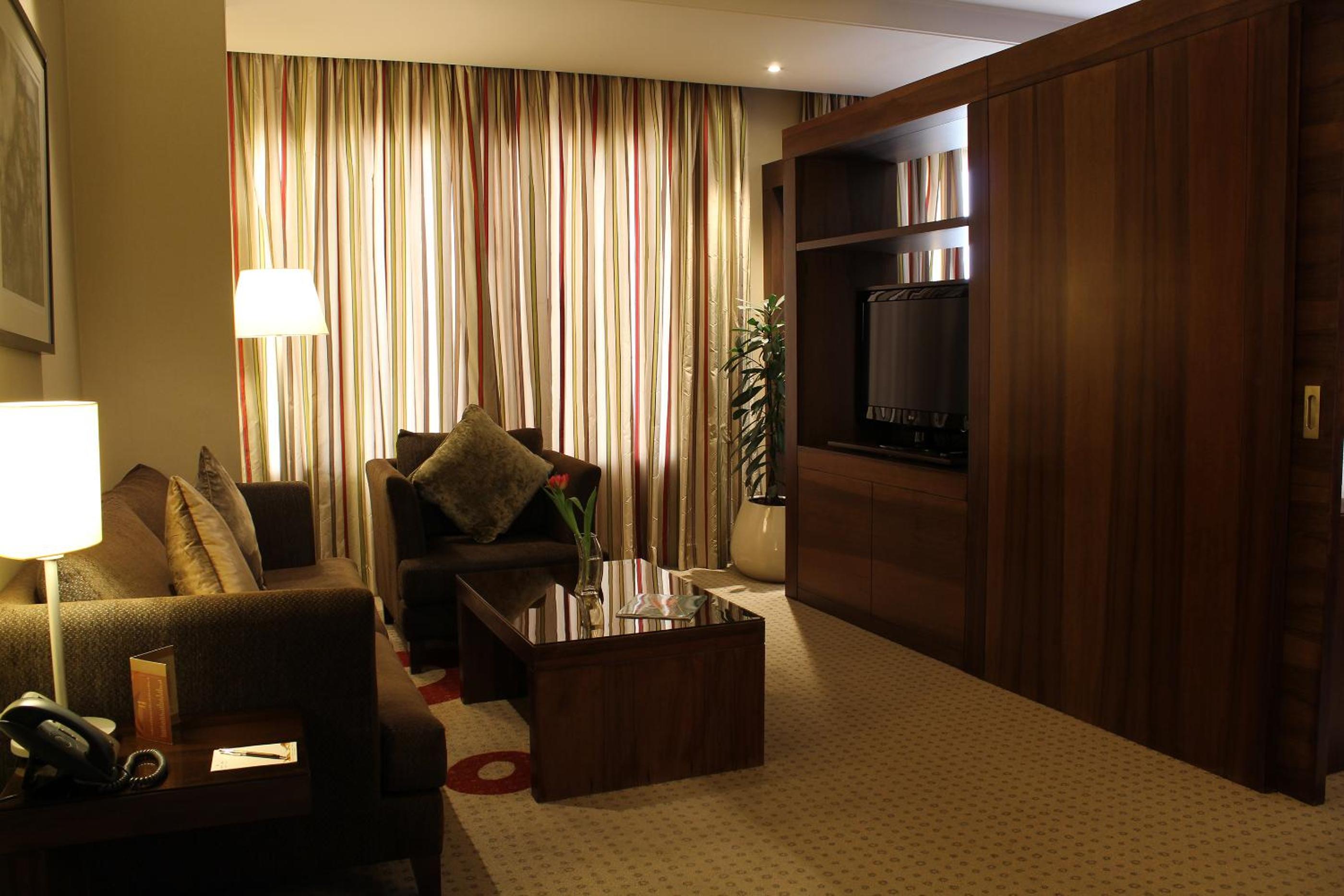 Executive Suite - City View (Nonsmoking)
