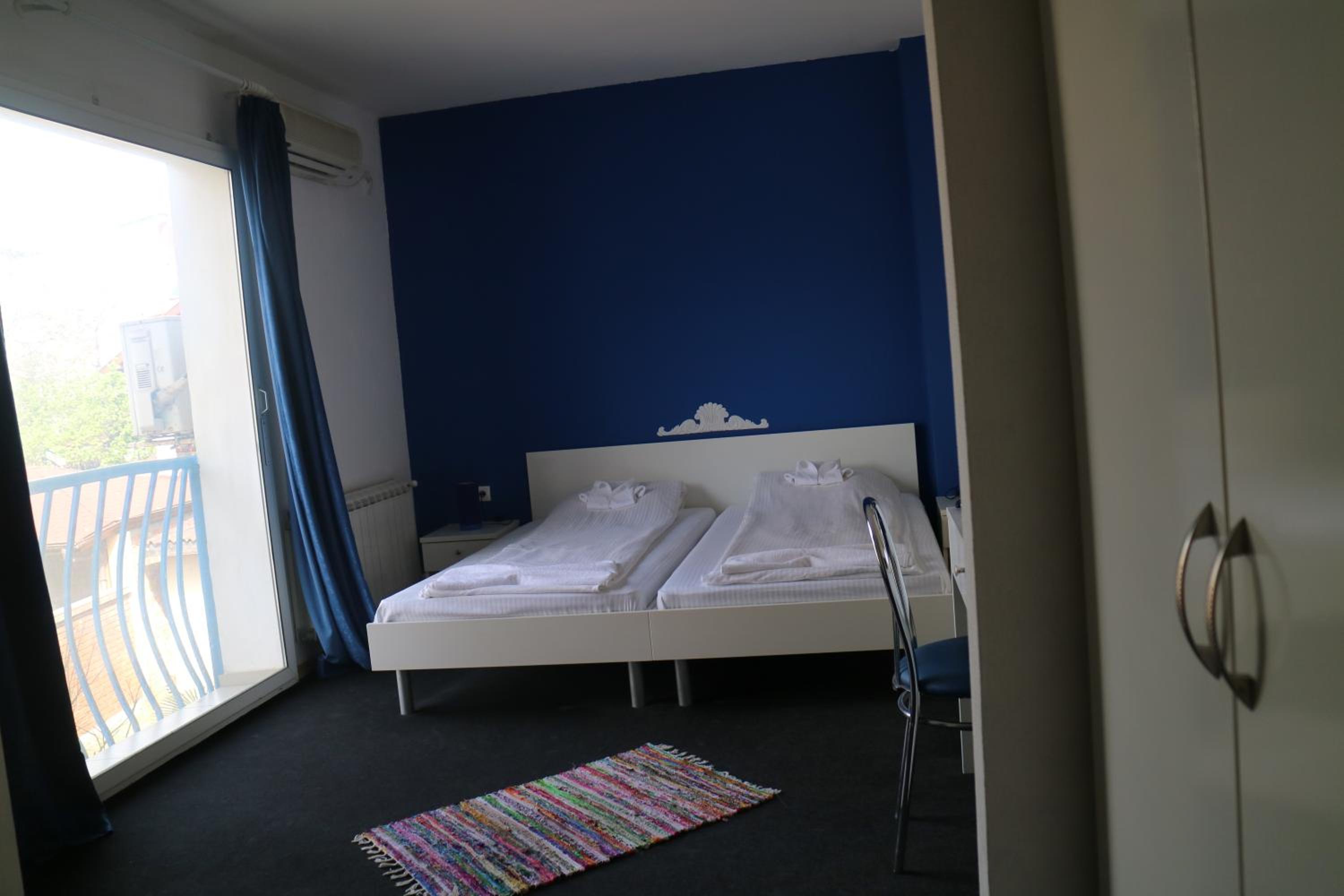 Double Room - Photo 3